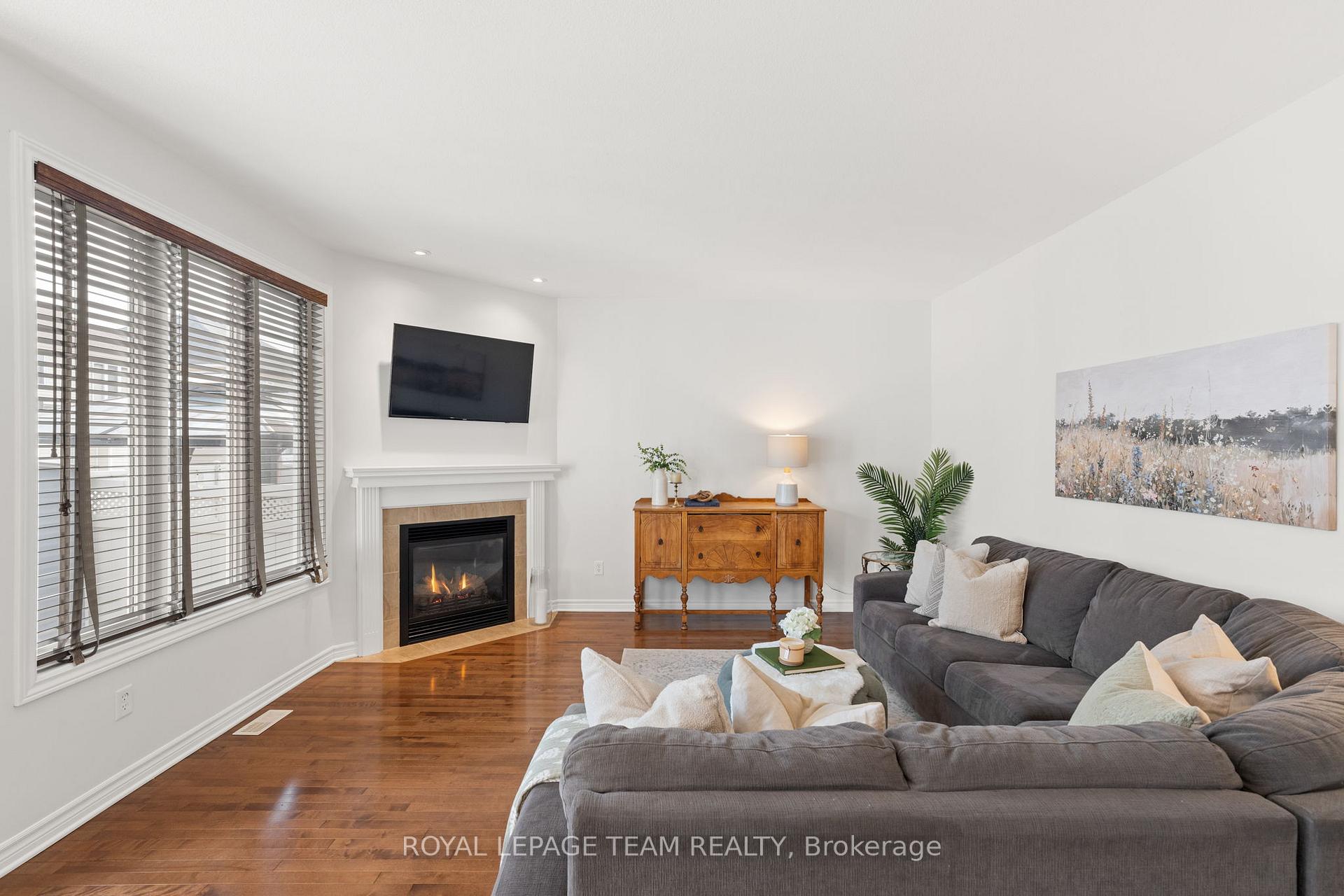 Photo 10 of 23 Woliston Crescent, Ottawa, Kanata - Morgan's Grant/South March — HOMEH