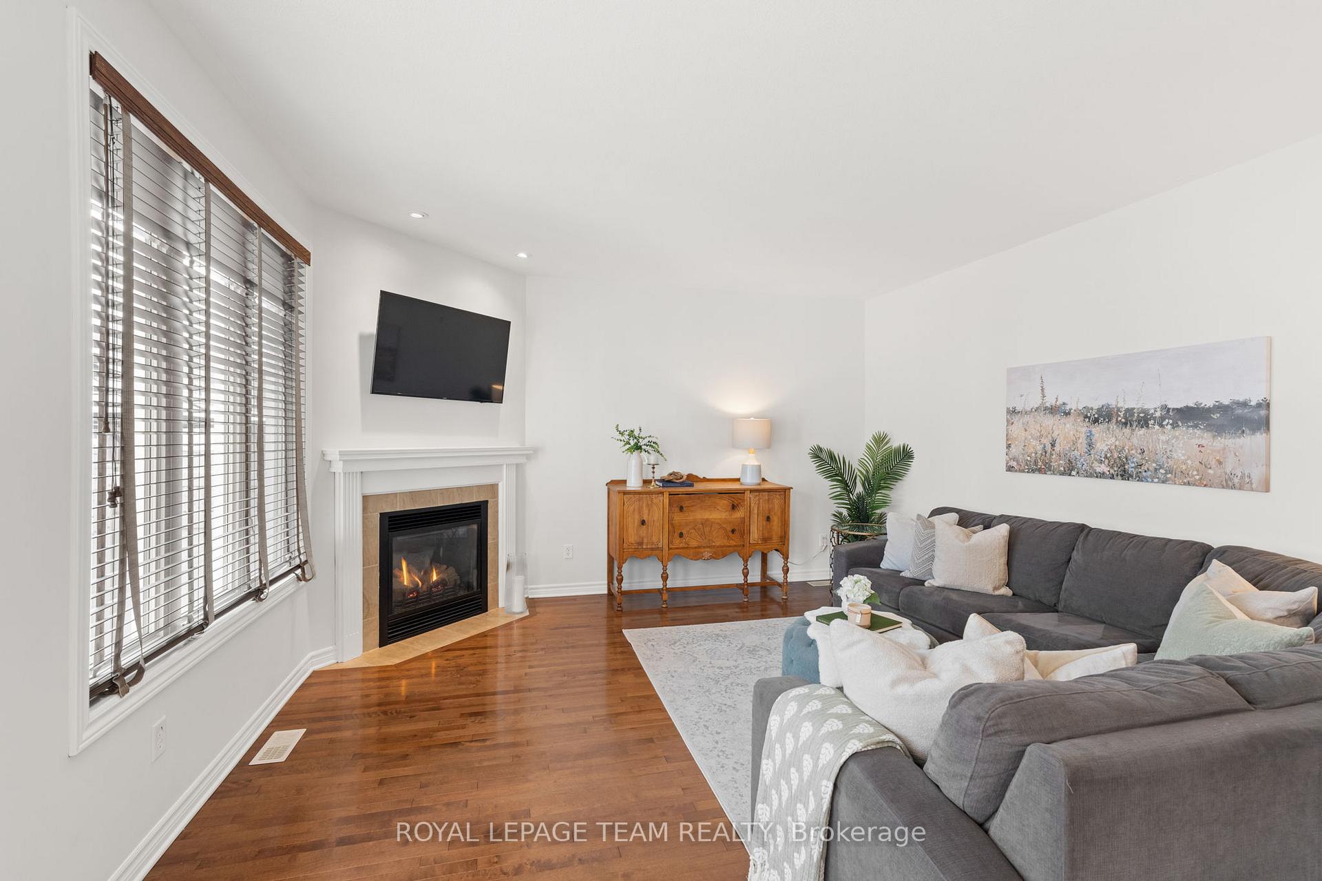 Photo 11 of 23 Woliston Crescent, Ottawa, Kanata - Morgan's Grant/South March — HOMEH
