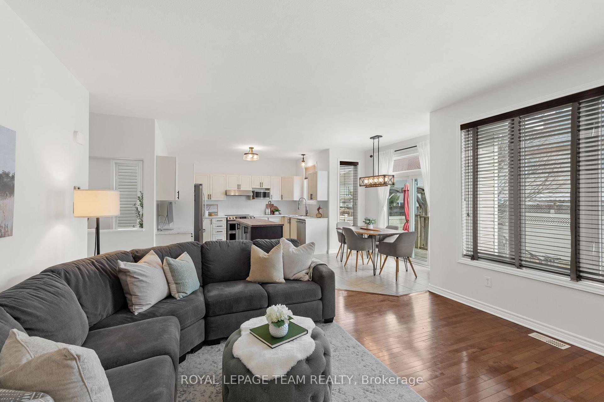 Photo 12 of 23 Woliston Crescent, Ottawa, Kanata - Morgan's Grant/South March — HOMEH