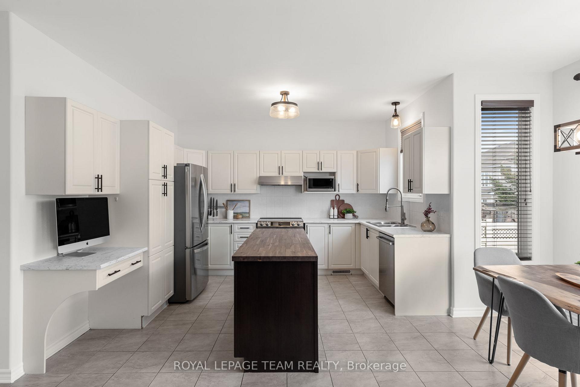 Photo 13 of 23 Woliston Crescent, Ottawa, Kanata - Morgan's Grant/South March — HOMEH