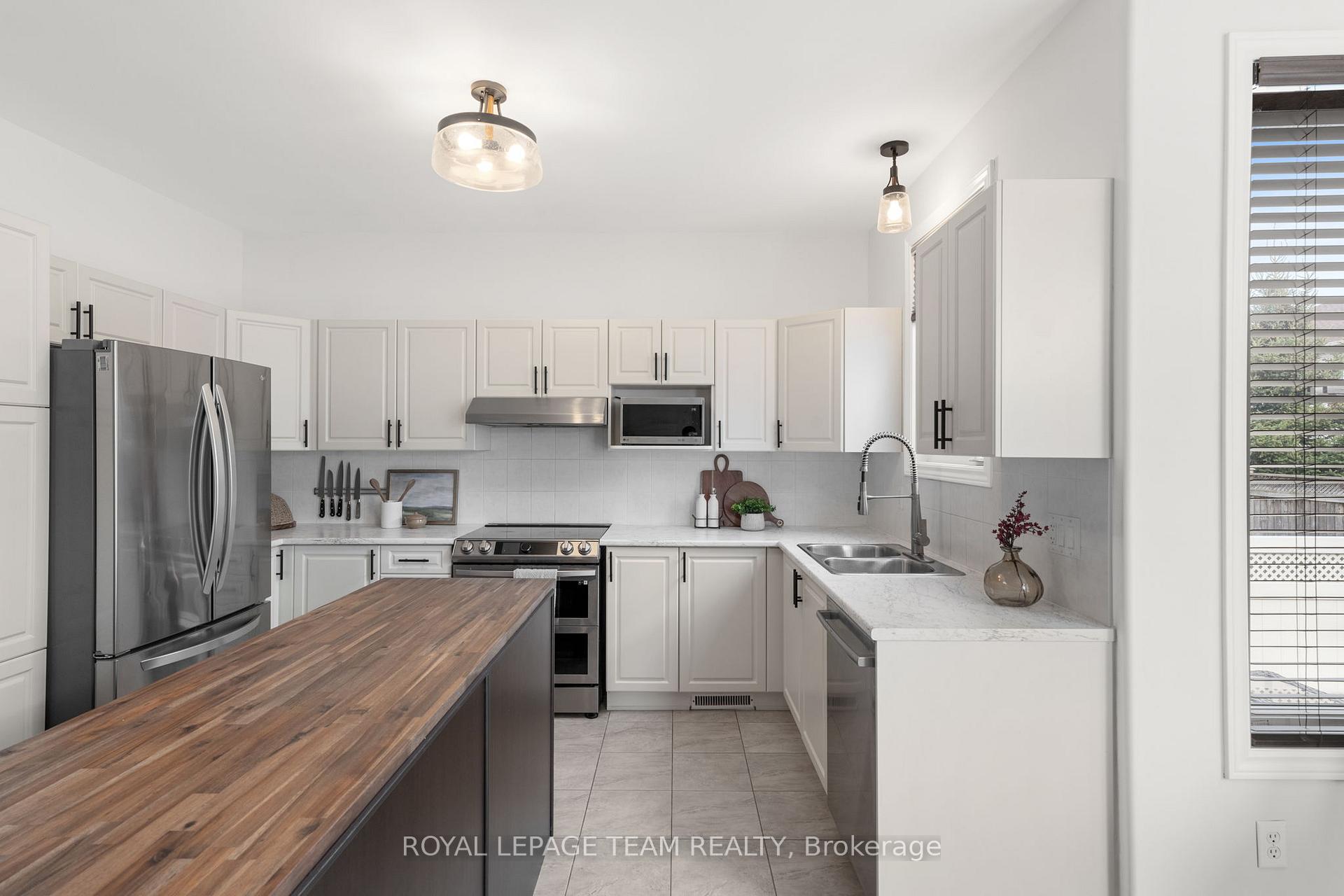 Photo 15 of 23 Woliston Crescent, Ottawa, Kanata - Morgan's Grant/South March — HOMEH