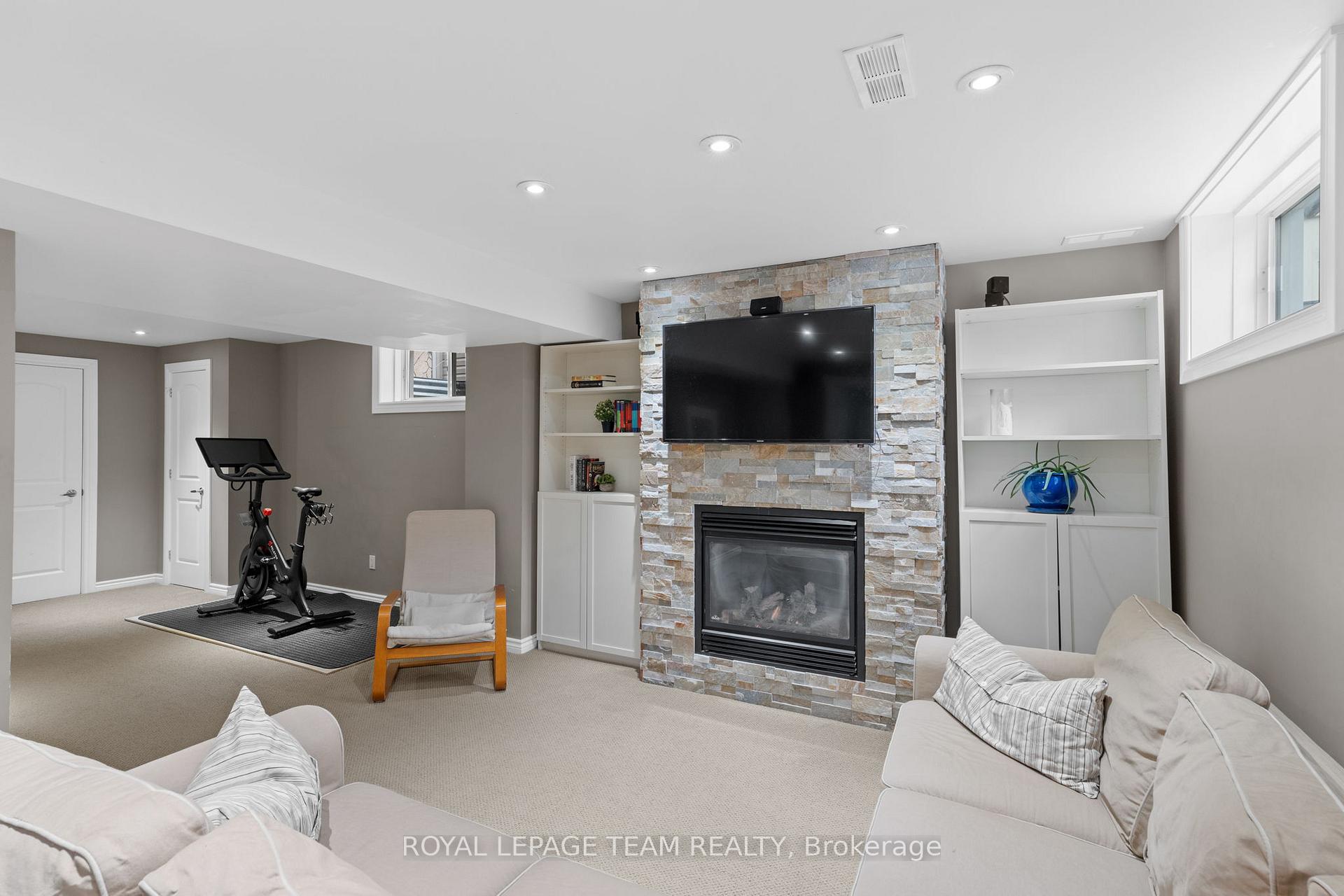 Photo 37 of 23 Woliston Crescent, Ottawa, Kanata - Morgan's Grant/South March — HOMEH