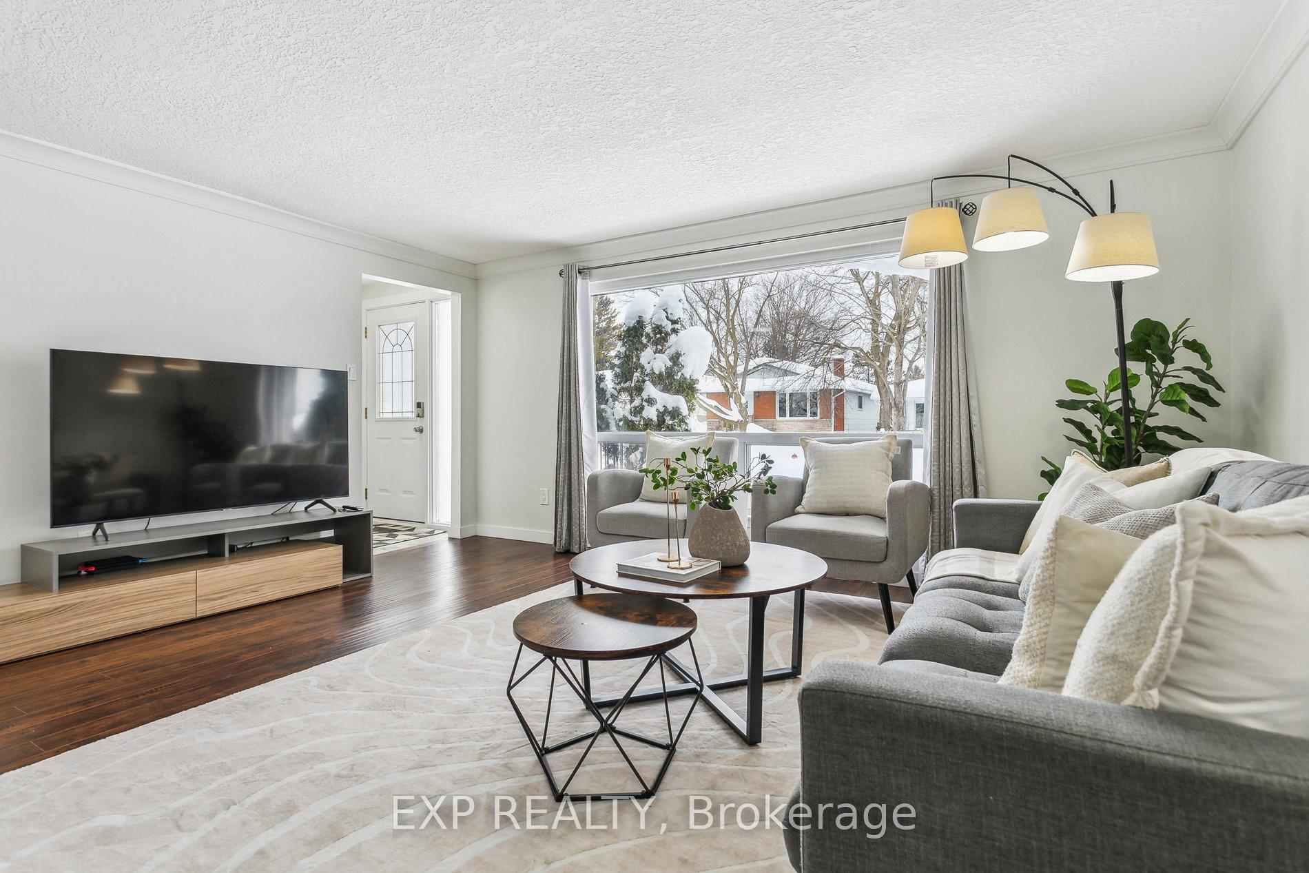 Photo 8 of 61 Rossford Crescent, Kitchener — HOMEH