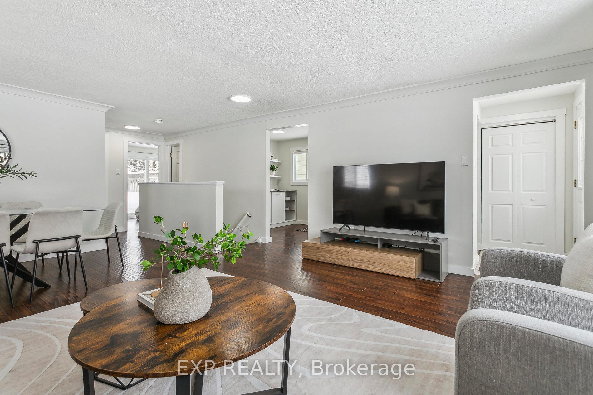 Photo 9 of 61 Rossford Crescent, Kitchener — HOMEH