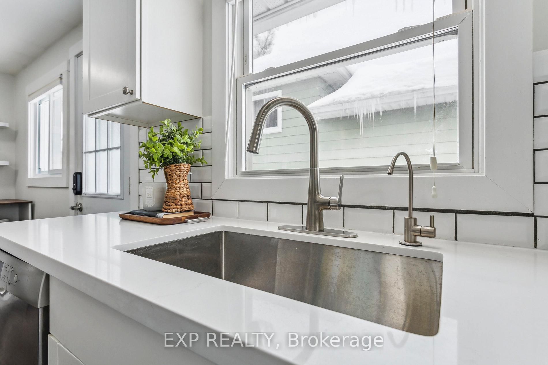 Photo 14 of 61 Rossford Crescent, Kitchener — HOMEH