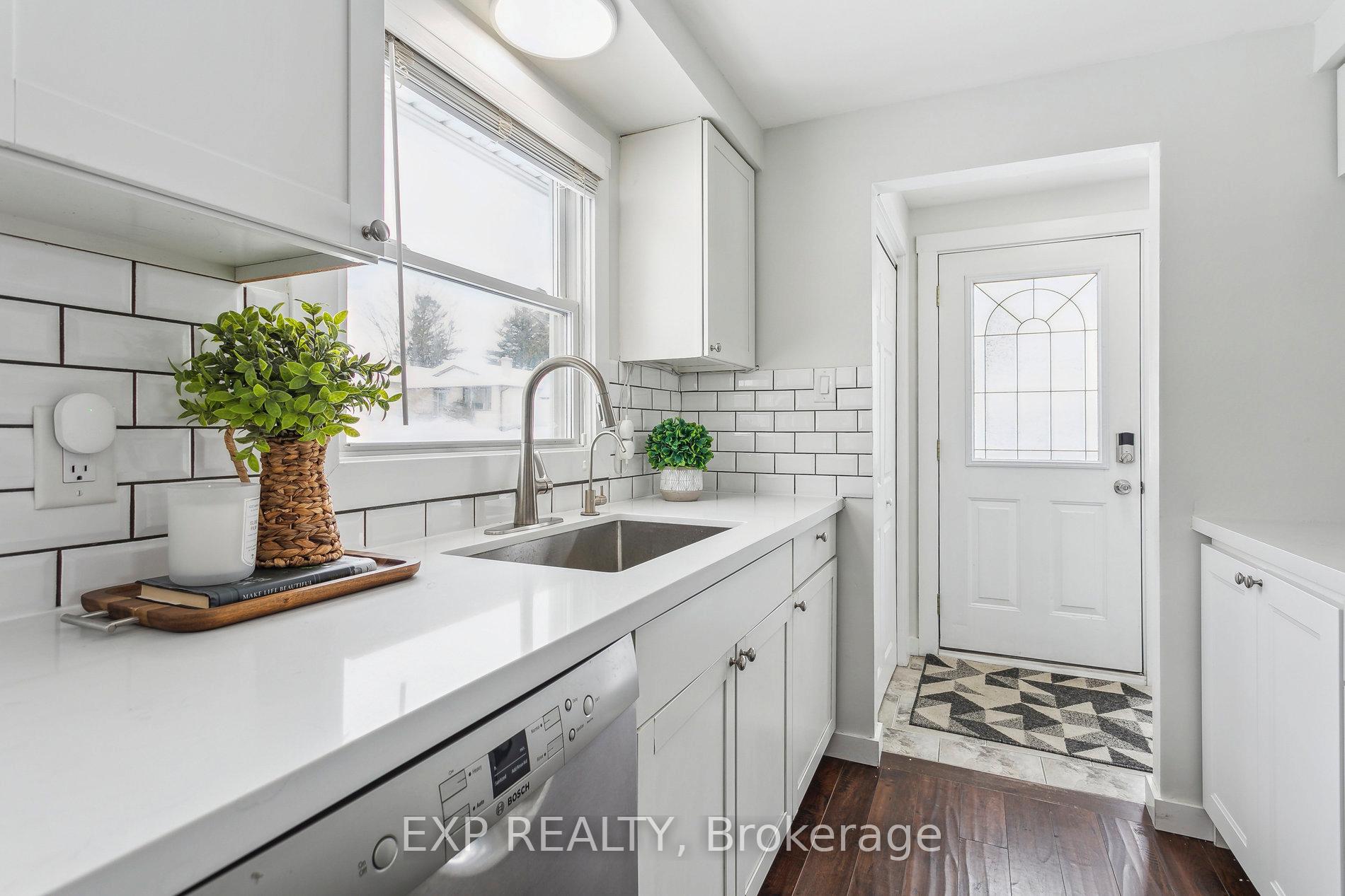 Photo 15 of 61 Rossford Crescent, Kitchener — HOMEH