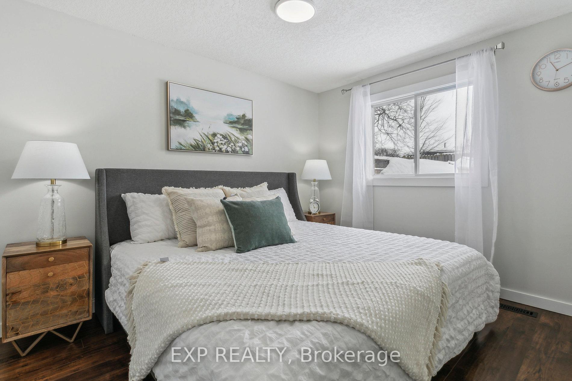 Photo 18 of 61 Rossford Crescent, Kitchener — HOMEH