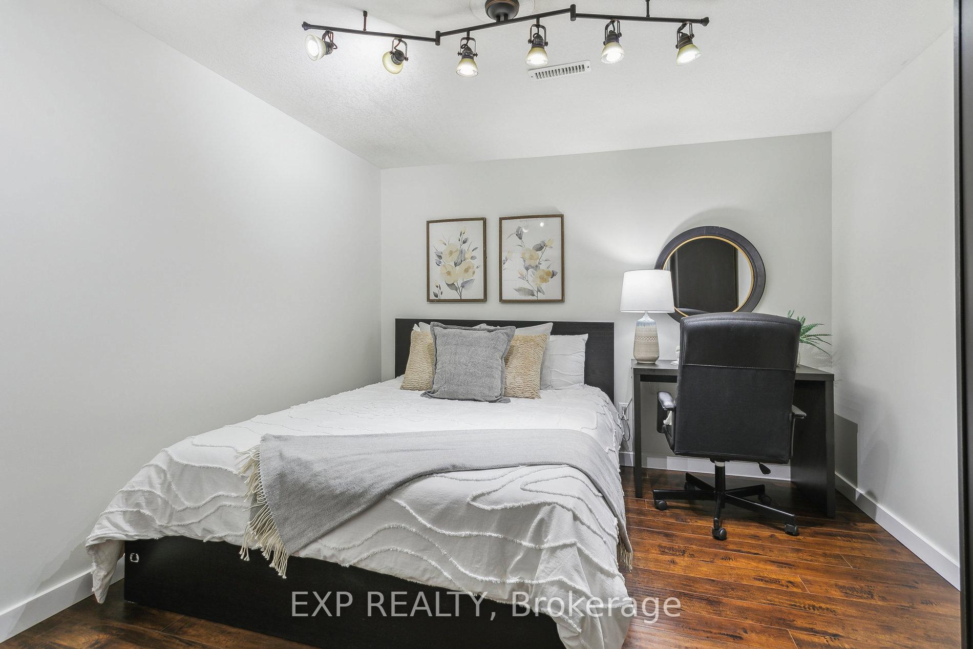Photo 32 of 61 Rossford Crescent, Kitchener — HOMEH