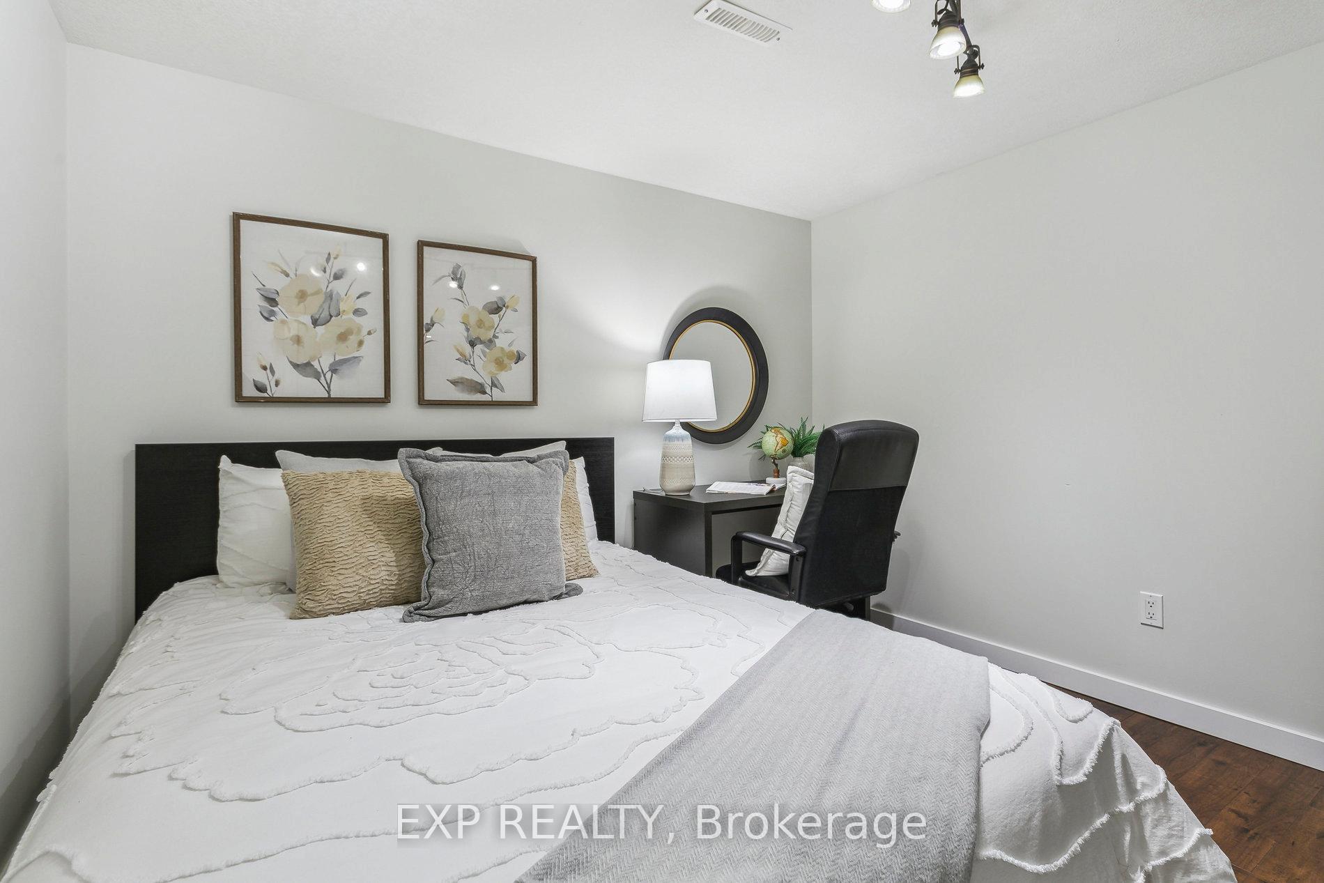Photo 33 of 61 Rossford Crescent, Kitchener — HOMEH