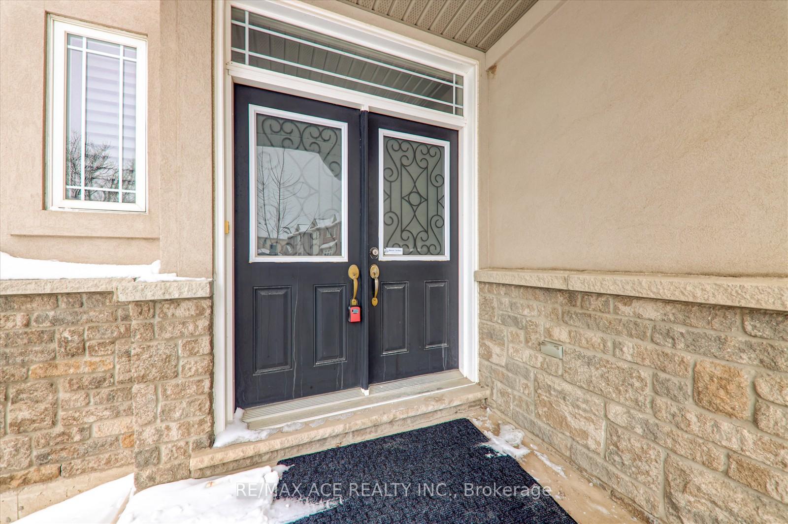 Photo 4 of 59 Springbreeze Heights, Hamilton, Lakeshore — HOMEH