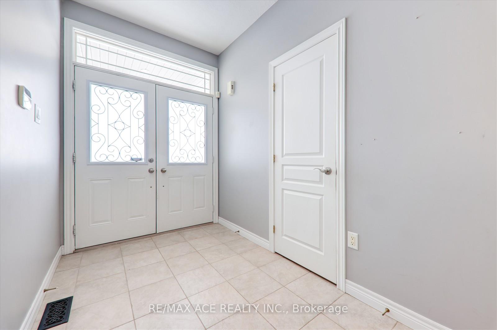 Photo 5 of 59 Springbreeze Heights, Hamilton, Lakeshore — HOMEH