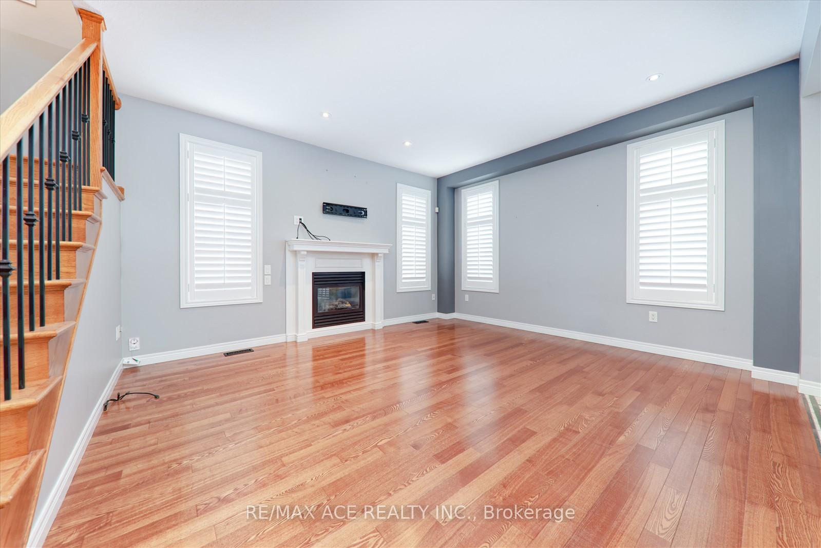 Photo 8 of 59 Springbreeze Heights, Hamilton, Lakeshore — HOMEH