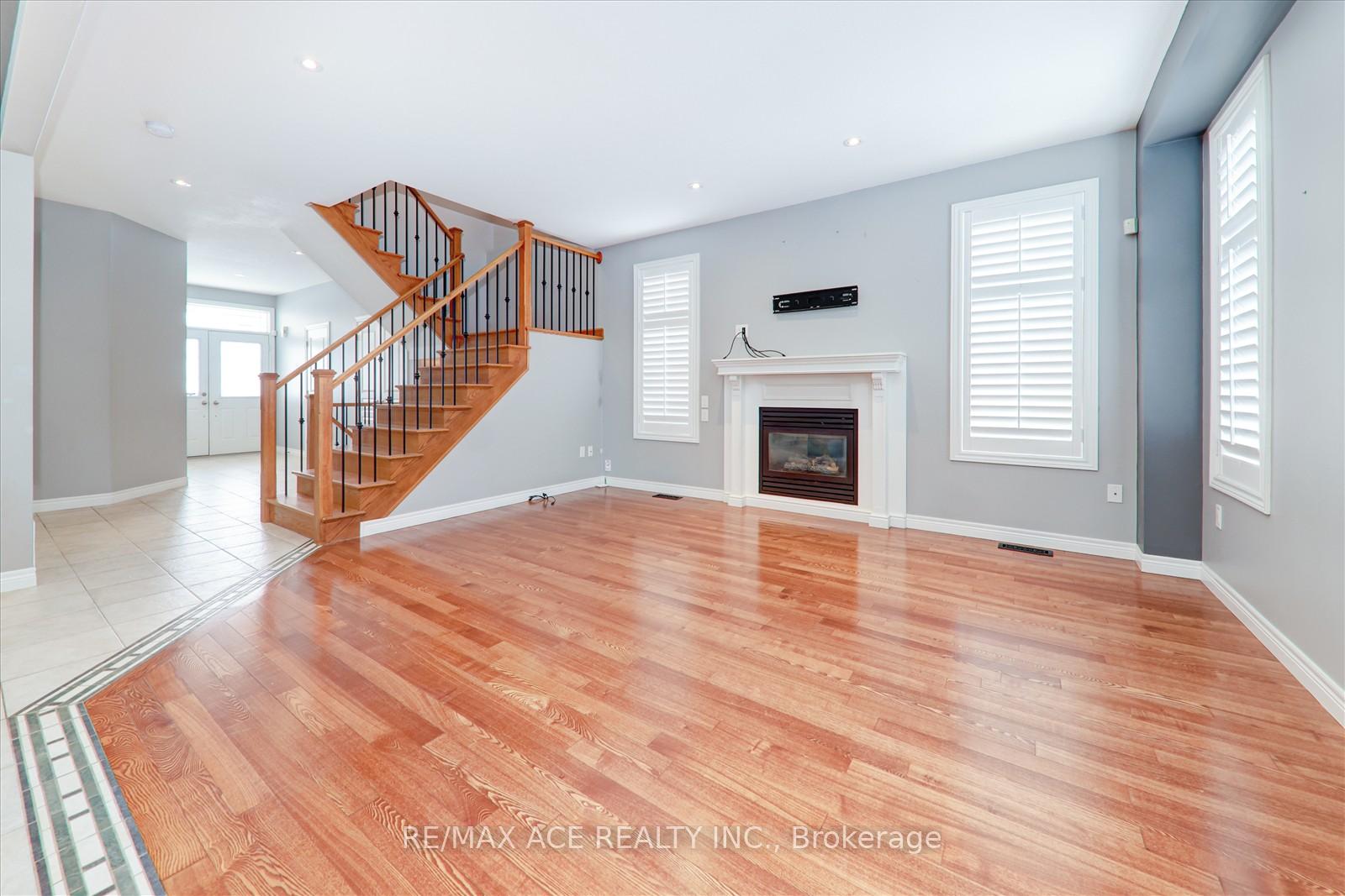 Photo 10 of 59 Springbreeze Heights, Hamilton, Lakeshore — HOMEH