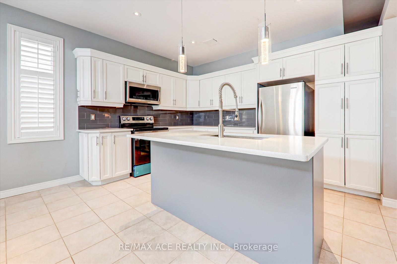 Photo 13 of 59 Springbreeze Heights, Hamilton, Lakeshore — HOMEH