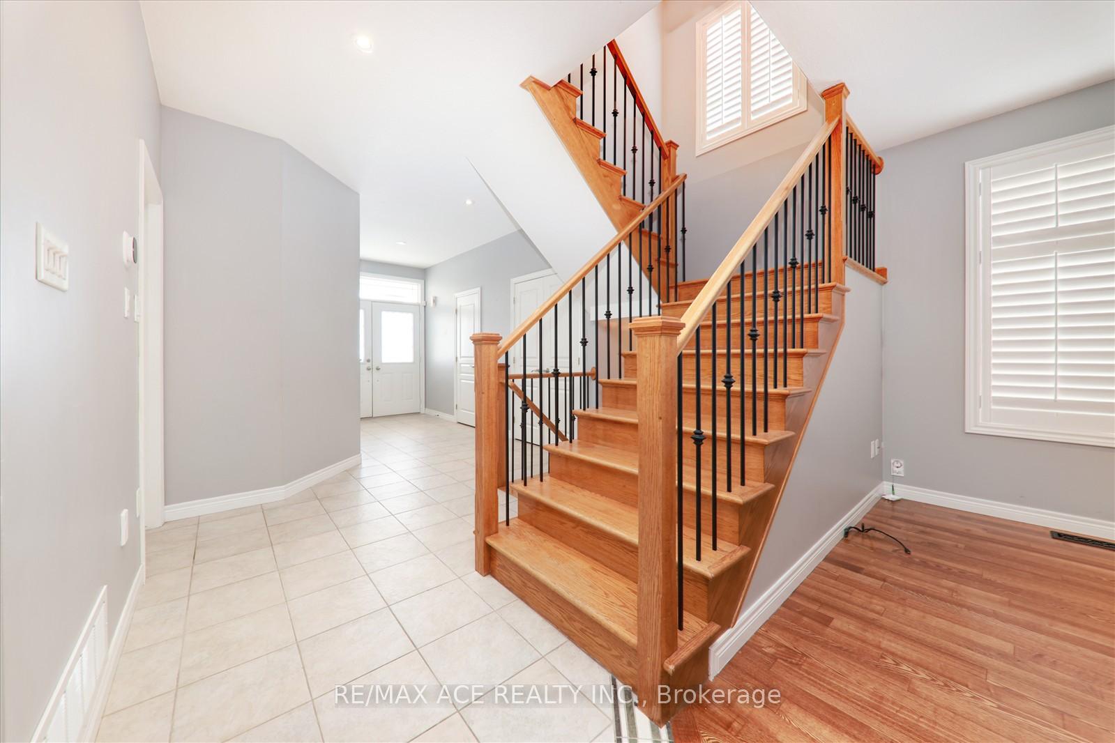 Photo 16 of 59 Springbreeze Heights, Hamilton, Lakeshore — HOMEH