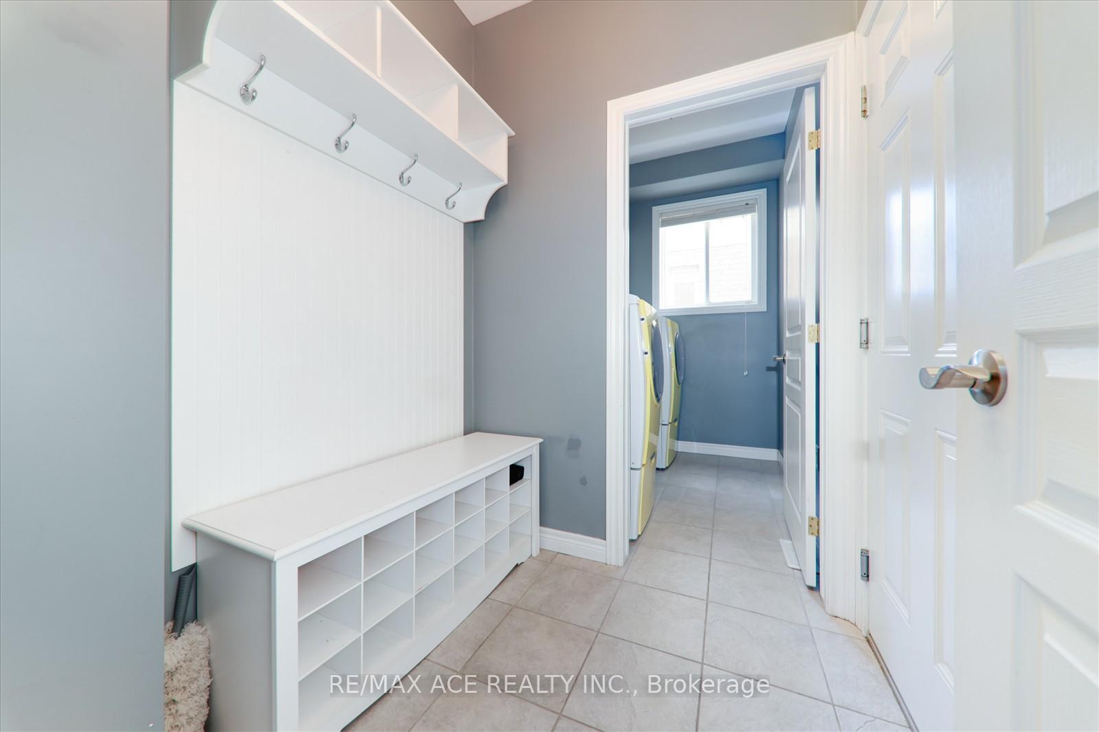 Photo 17 of 59 Springbreeze Heights, Hamilton, Lakeshore — HOMEH