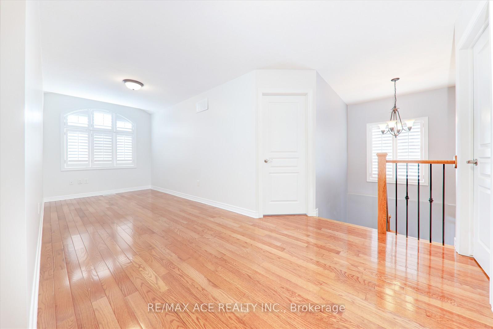 Photo 19 of 59 Springbreeze Heights, Hamilton, Lakeshore — HOMEH