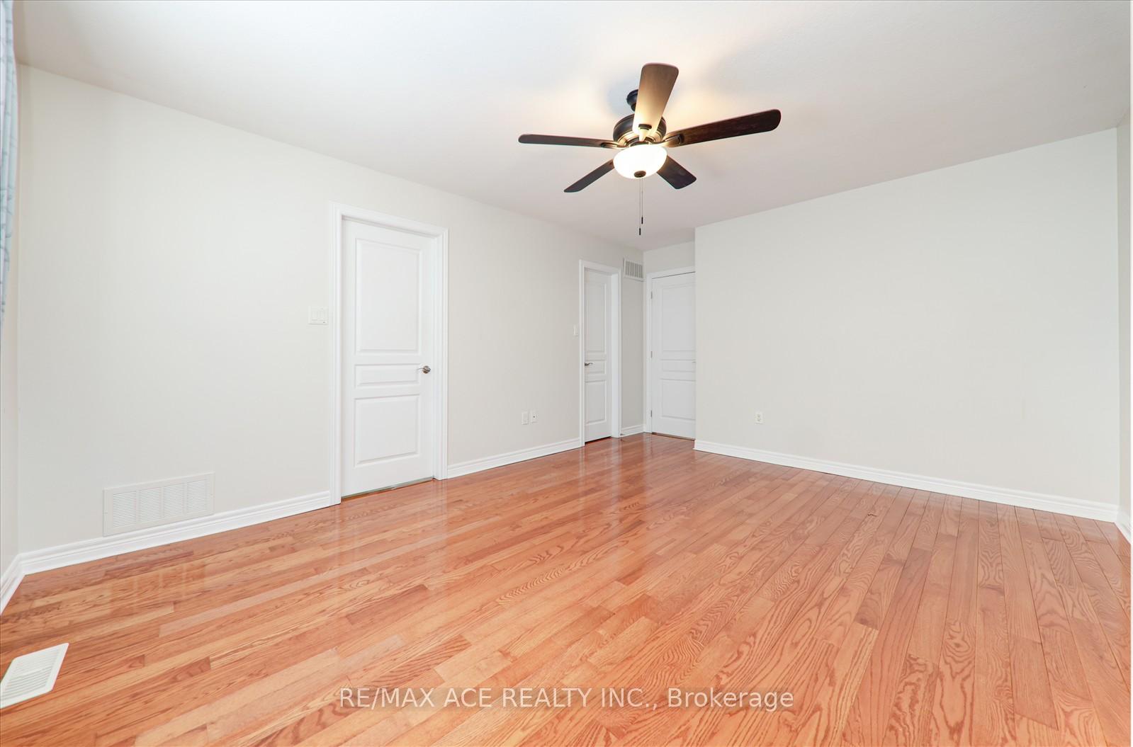Photo 21 of 59 Springbreeze Heights, Hamilton, Lakeshore — HOMEH