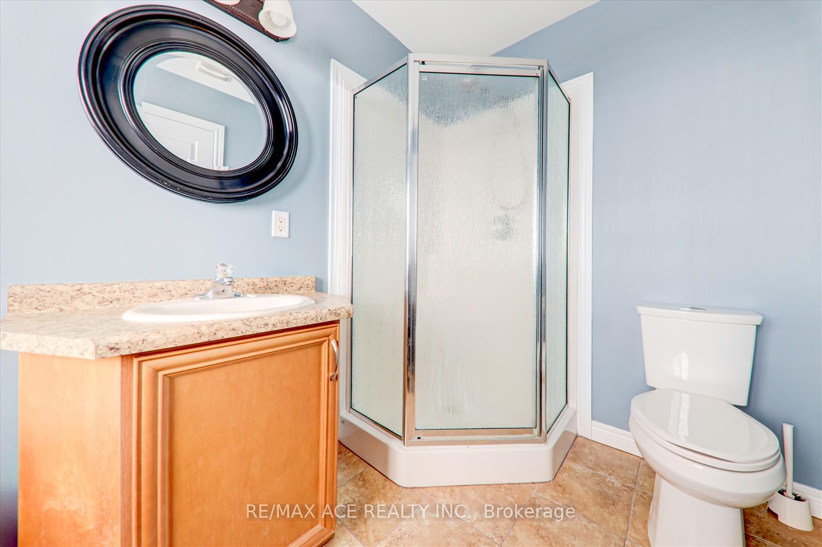 Photo 23 of 59 Springbreeze Heights, Hamilton, Lakeshore — HOMEH