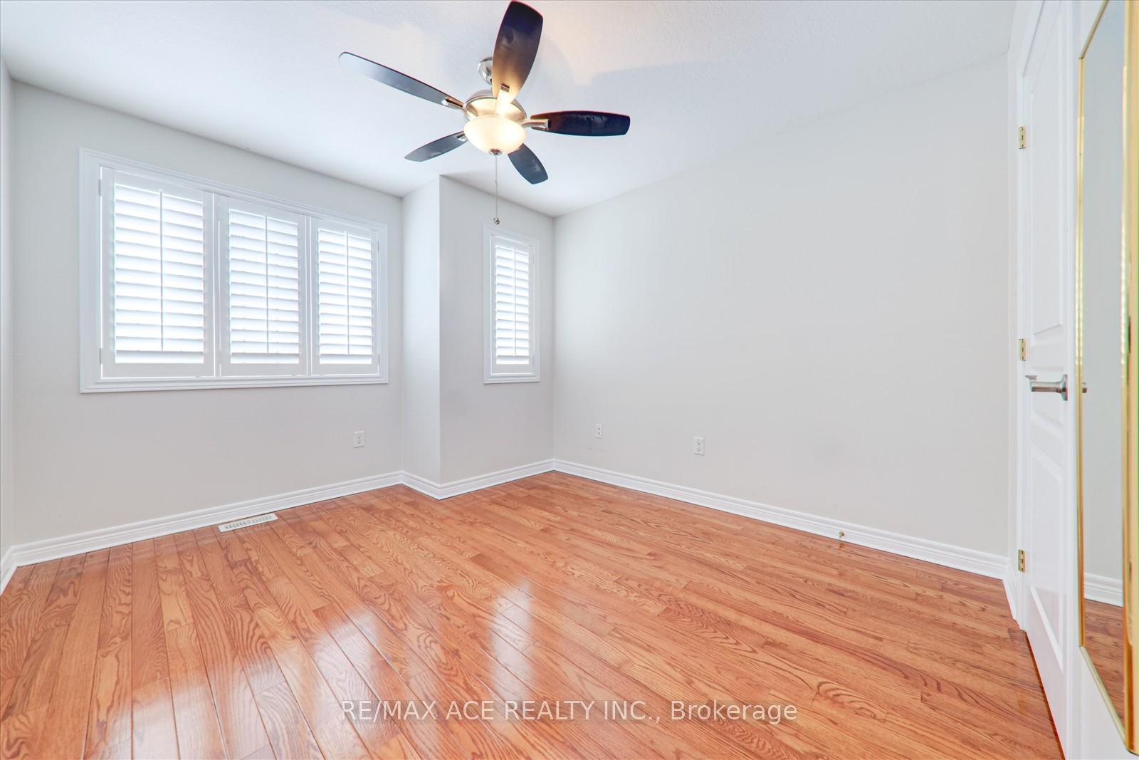 Photo 24 of 59 Springbreeze Heights, Hamilton, Lakeshore — HOMEH