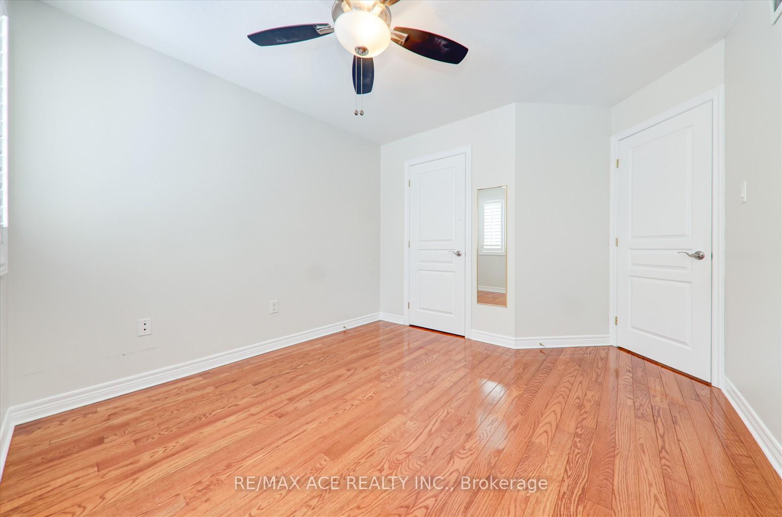 Photo 25 of 59 Springbreeze Heights, Hamilton, Lakeshore — HOMEH