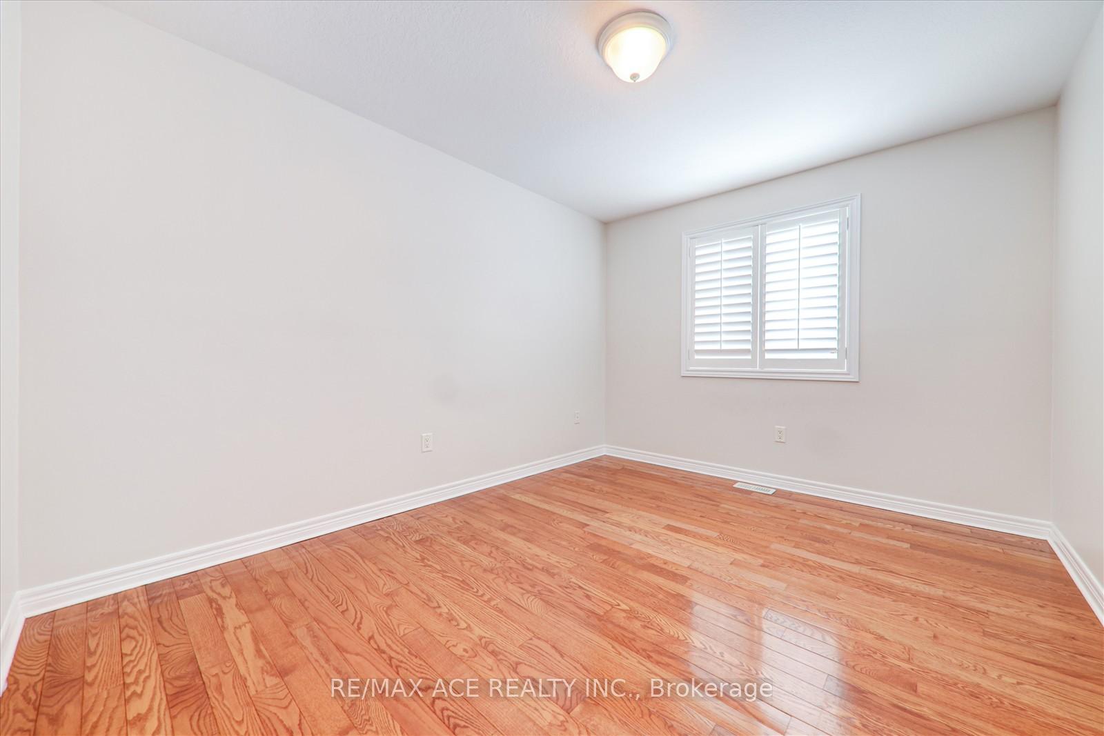 Photo 26 of 59 Springbreeze Heights, Hamilton, Lakeshore — HOMEH