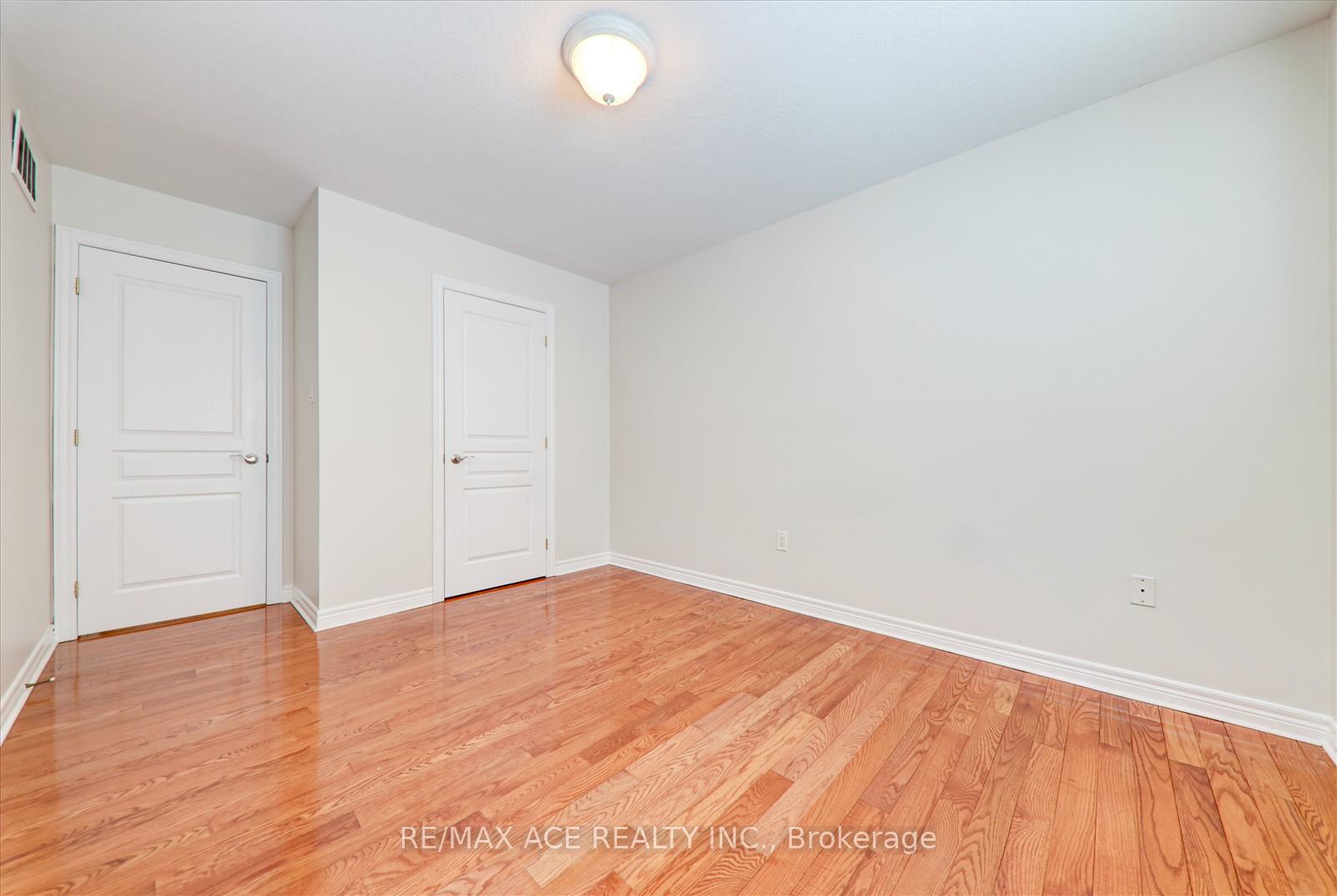 Photo 27 of 59 Springbreeze Heights, Hamilton, Lakeshore — HOMEH