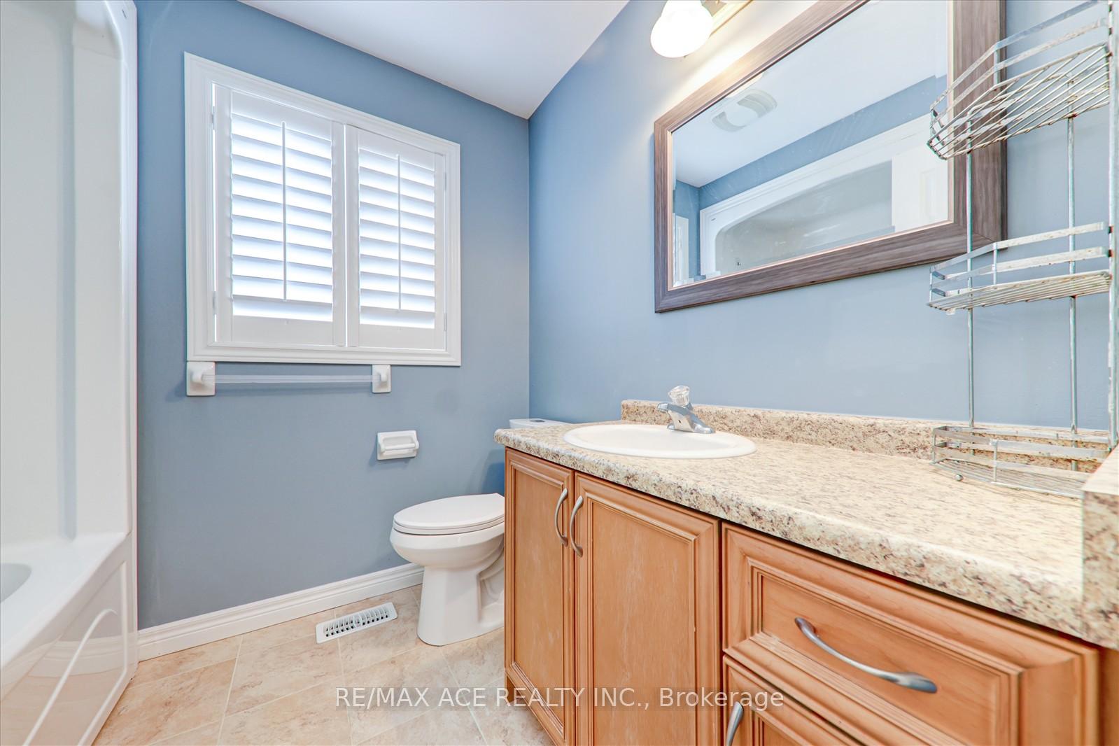 Photo 28 of 59 Springbreeze Heights, Hamilton, Lakeshore — HOMEH