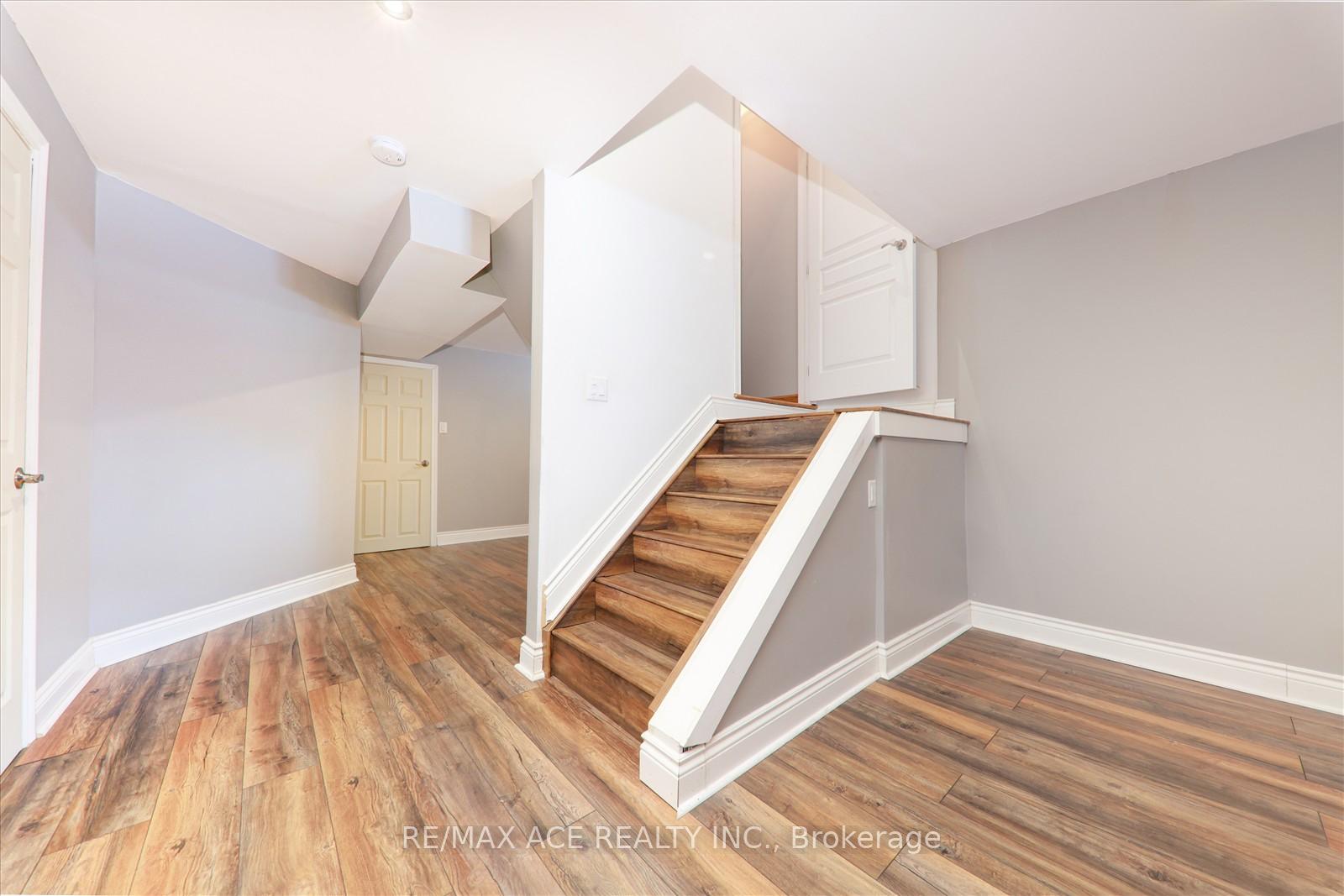 Photo 31 of 59 Springbreeze Heights, Hamilton, Lakeshore — HOMEH