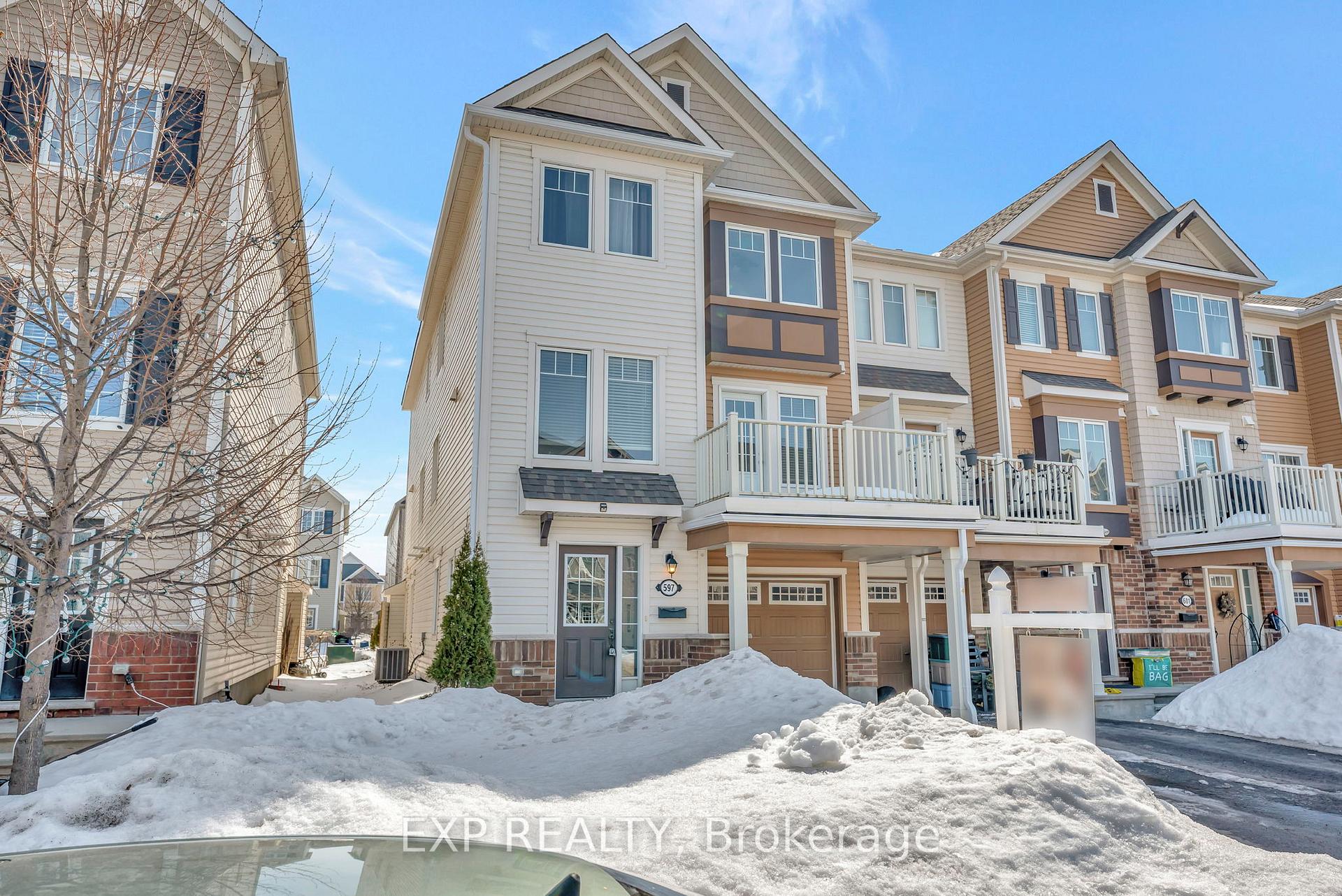 Photo 3 of 597 Foxlight Circle, Ottawa, Kanata - Emerald Meadows/Trailwest — HOMEH