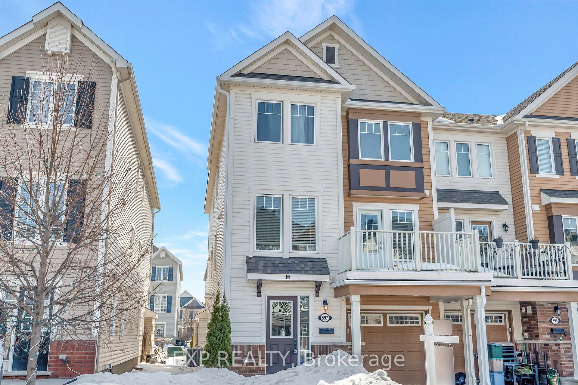 Photo 4 of 597 Foxlight Circle, Ottawa, Kanata - Emerald Meadows/Trailwest — HOMEH