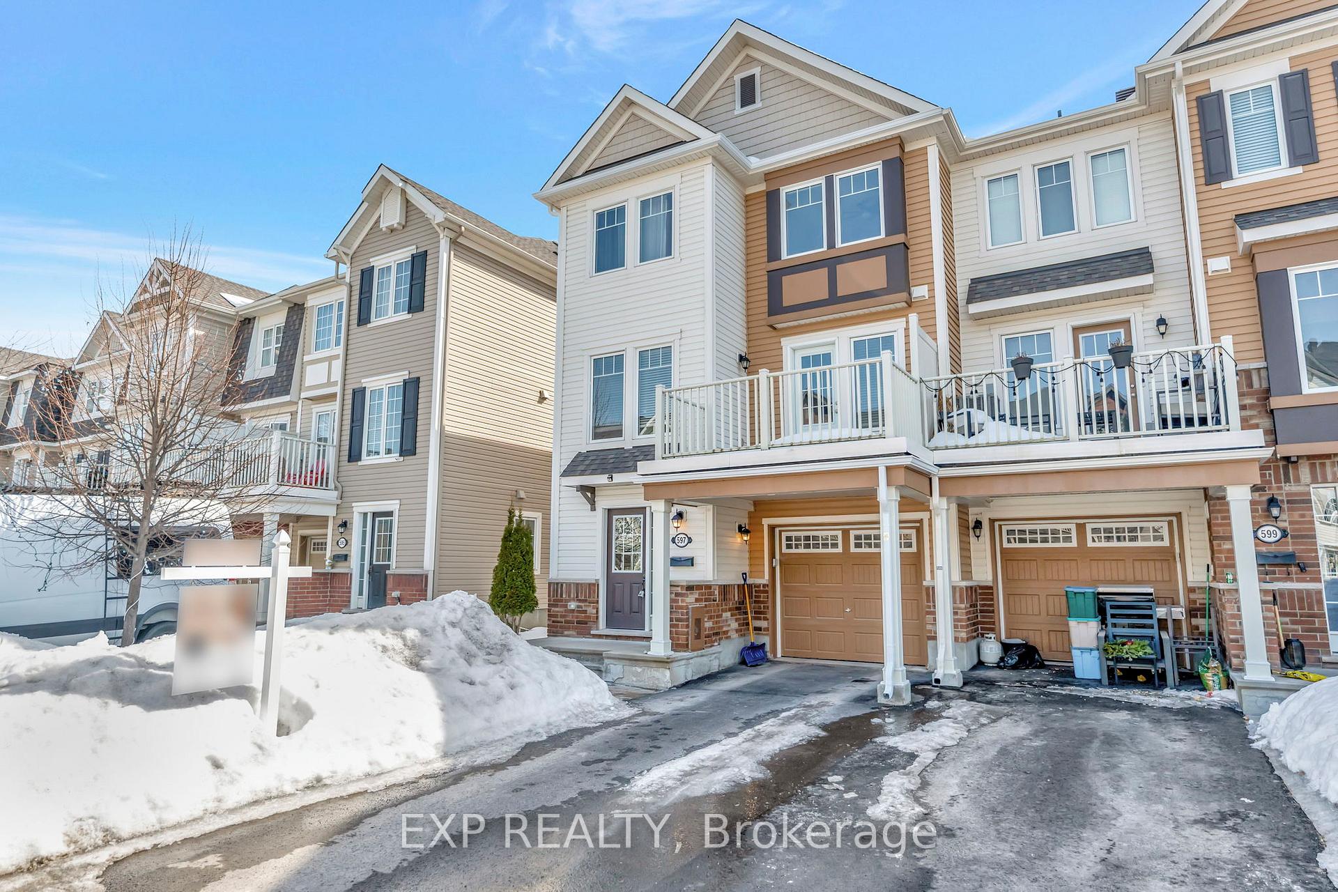 Photo 5 of 597 Foxlight Circle, Ottawa, Kanata - Emerald Meadows/Trailwest — HOMEH