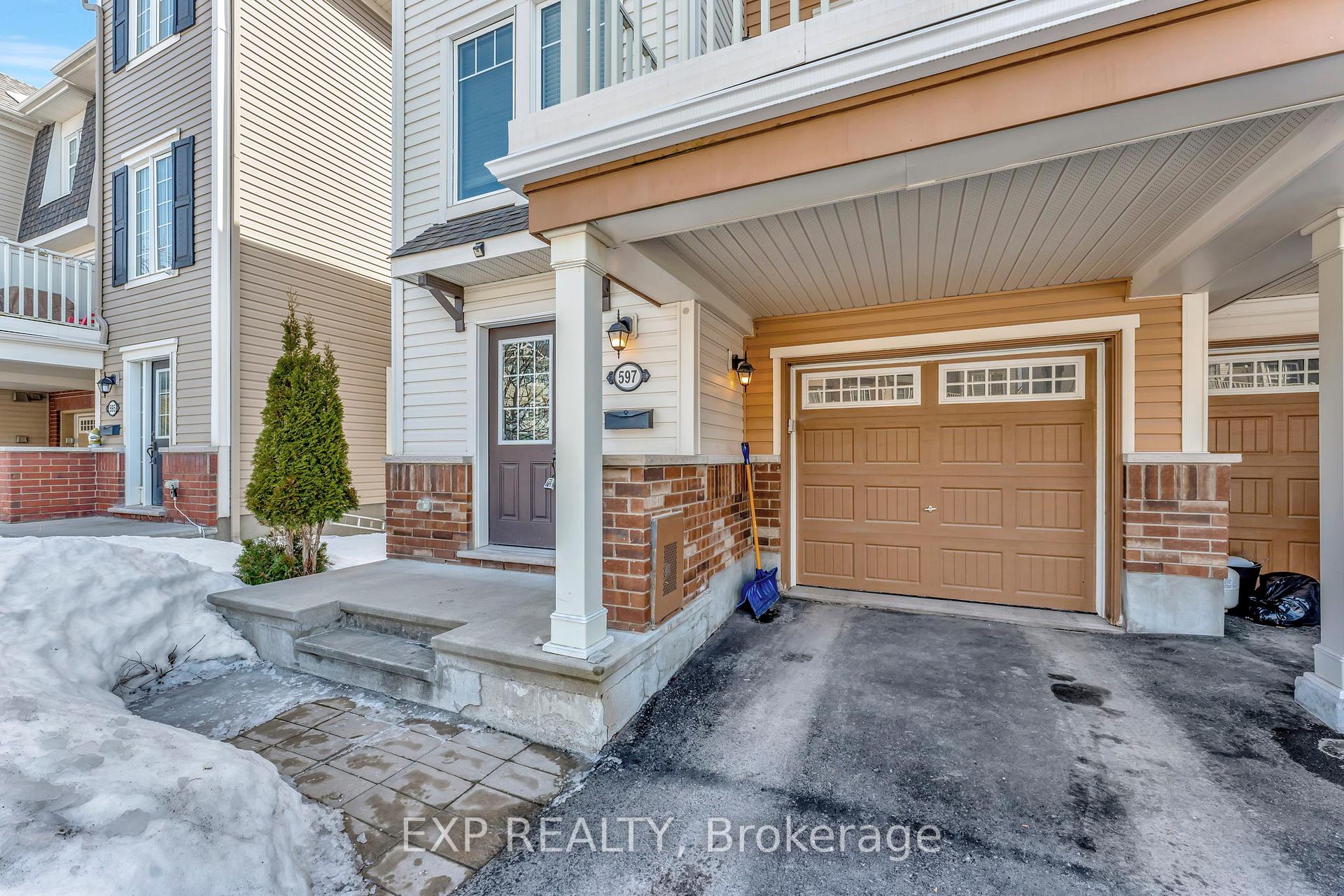 Photo 6 of 597 Foxlight Circle, Ottawa, Kanata - Emerald Meadows/Trailwest — HOMEH