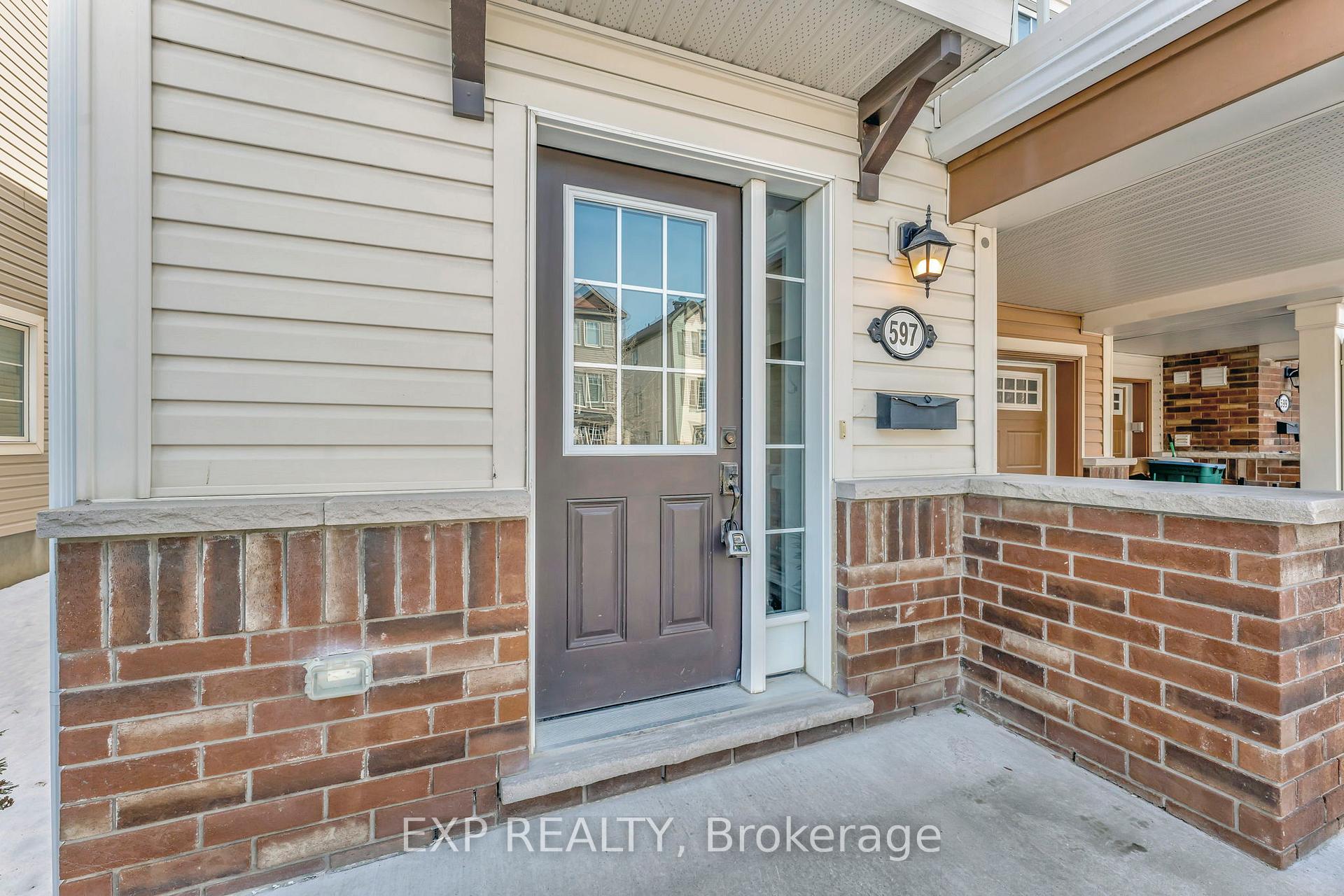 Photo 7 of 597 Foxlight Circle, Ottawa, Kanata - Emerald Meadows/Trailwest — HOMEH