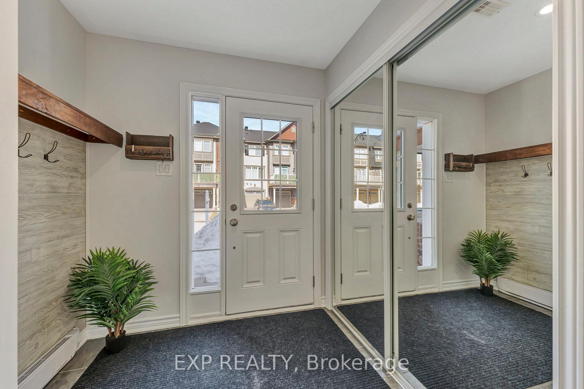 Photo 8 of 597 Foxlight Circle, Ottawa, Kanata - Emerald Meadows/Trailwest — HOMEH