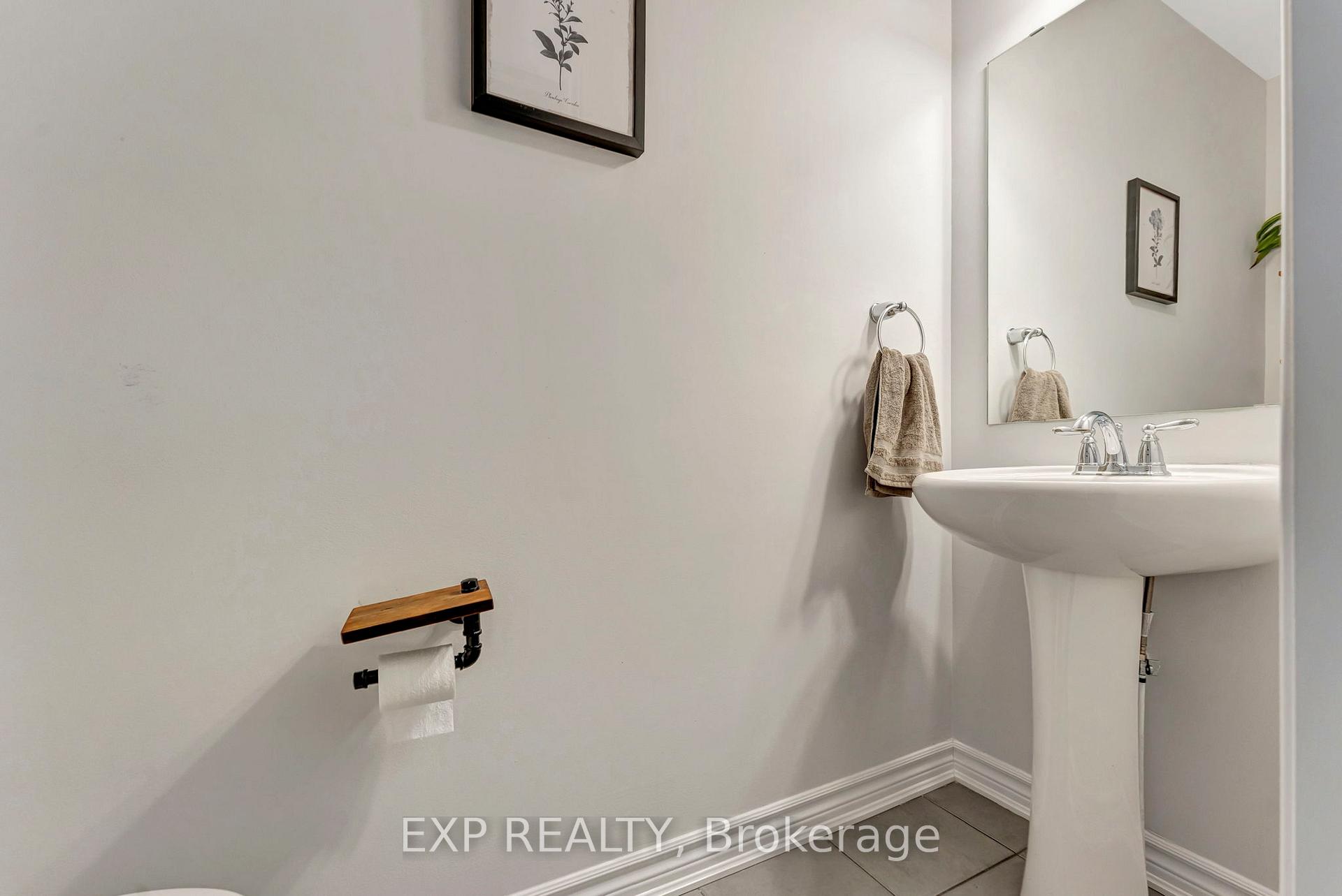 Photo 11 of 597 Foxlight Circle, Ottawa, Kanata - Emerald Meadows/Trailwest — HOMEH
