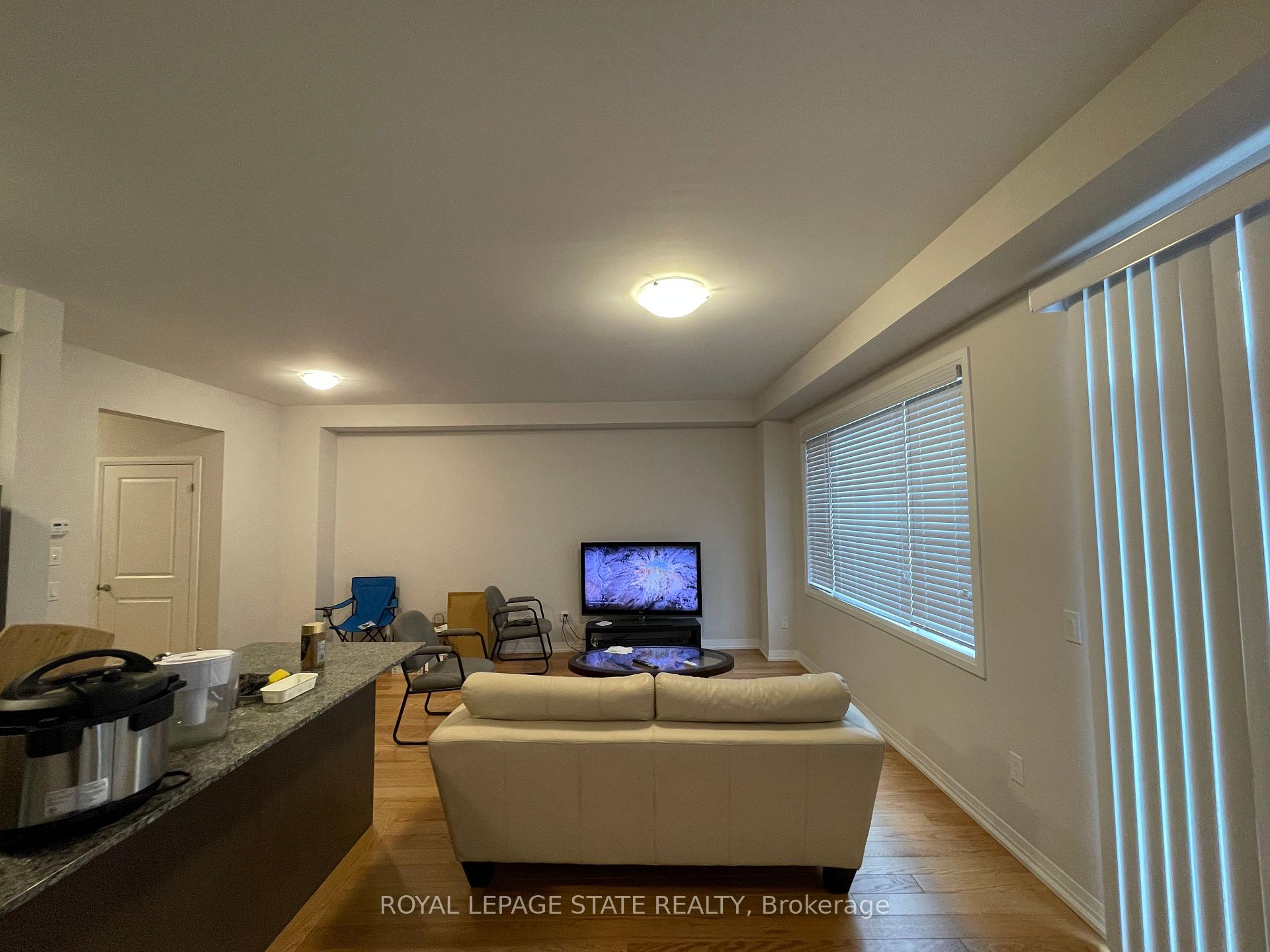 Photo 5 of 131 Freedom Crescent, Hamilton, Mount Hope — HOMEH