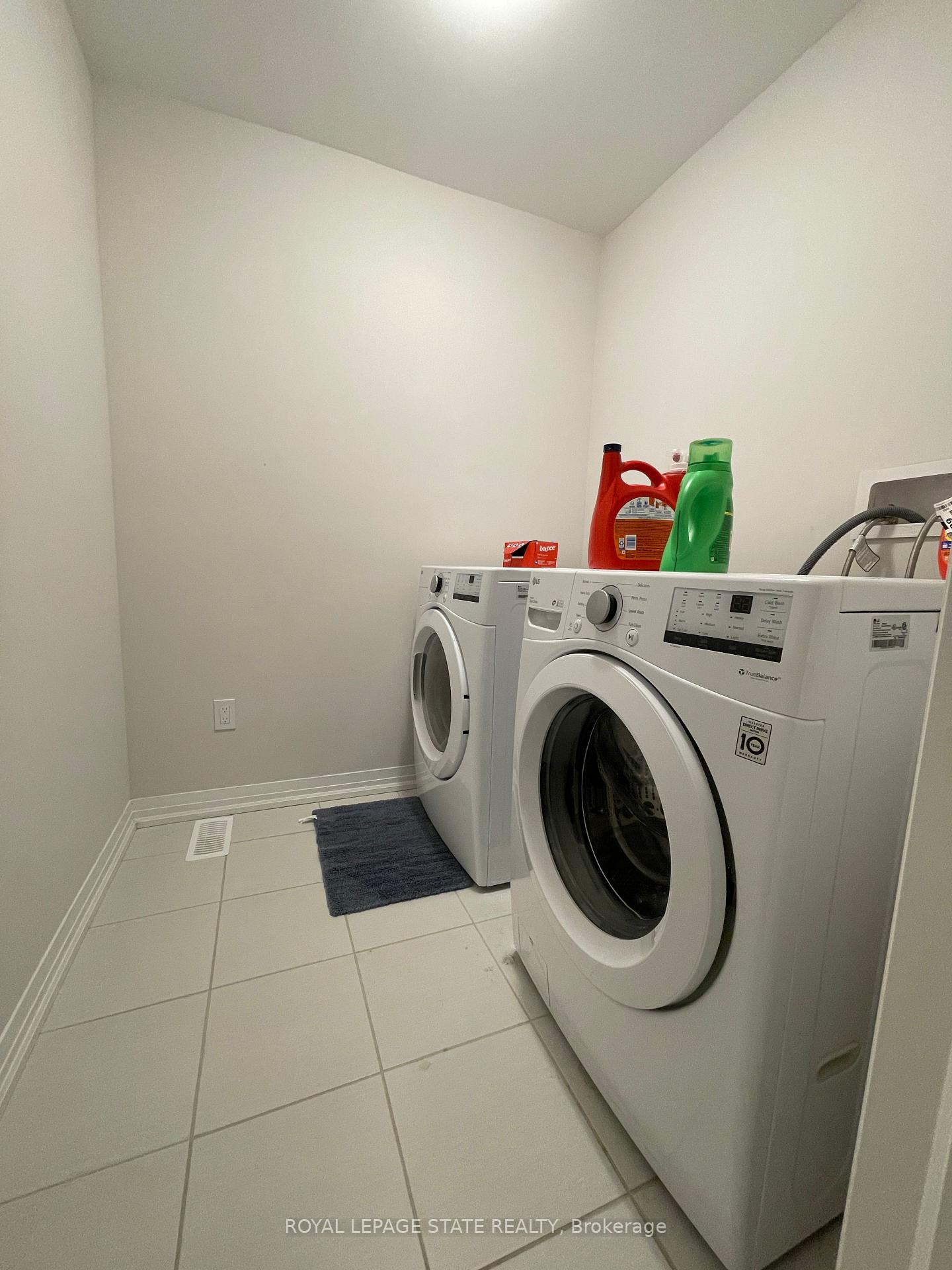 Photo 10 of 131 Freedom Crescent, Hamilton, Mount Hope — HOMEH