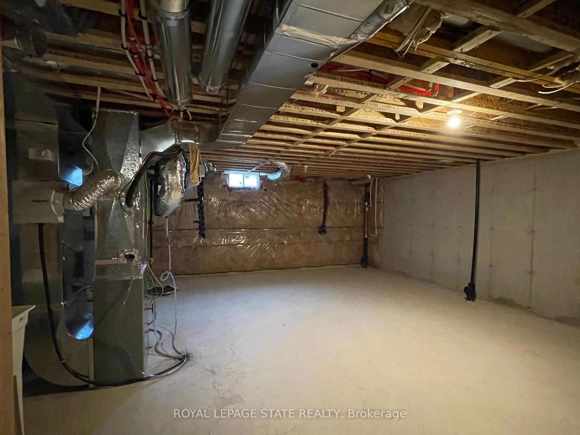 Photo 16 of 131 Freedom Crescent, Hamilton, Mount Hope — HOMEH