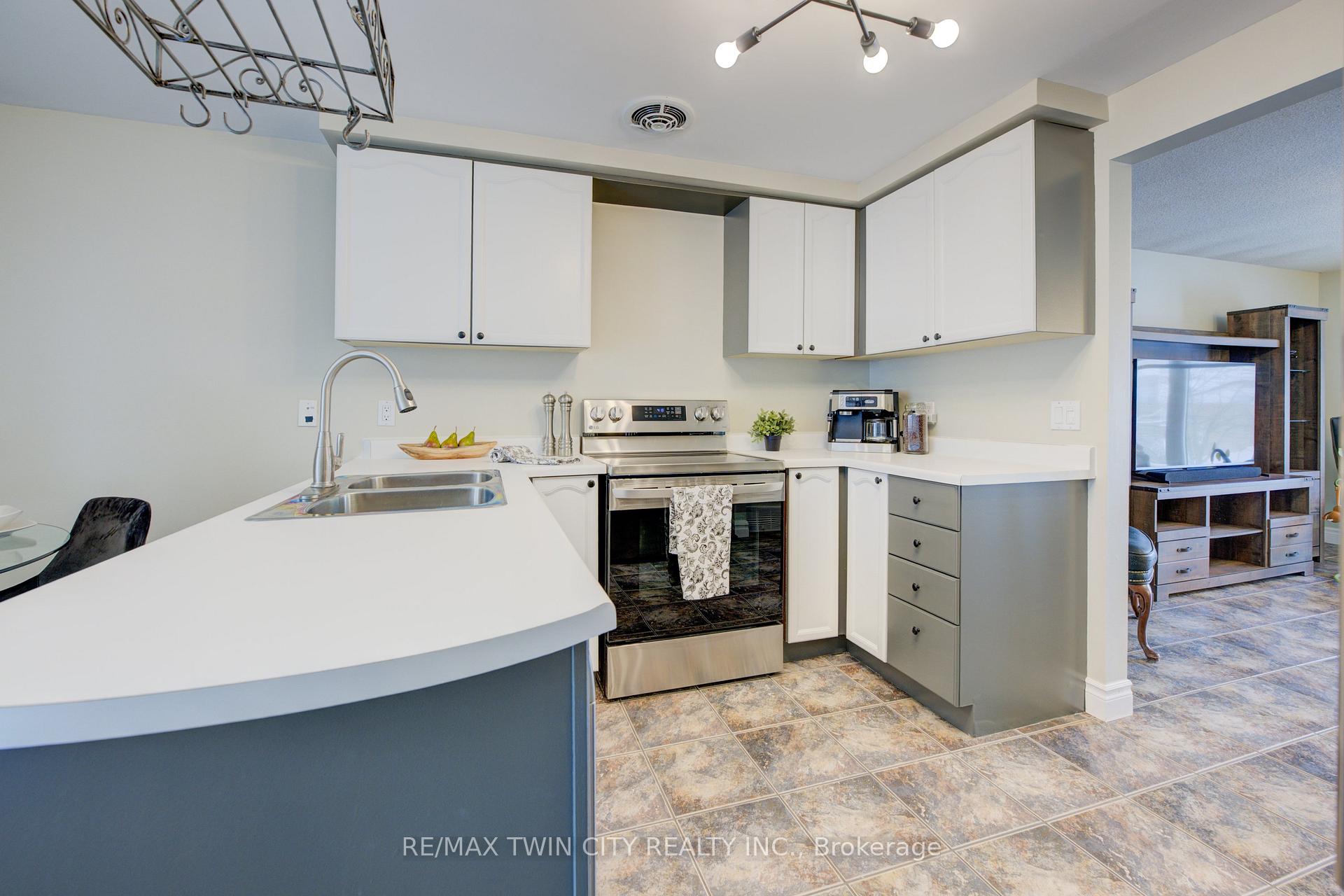 Photo 10 of 233 Blackwell Drive, Kitchener — HOMEH