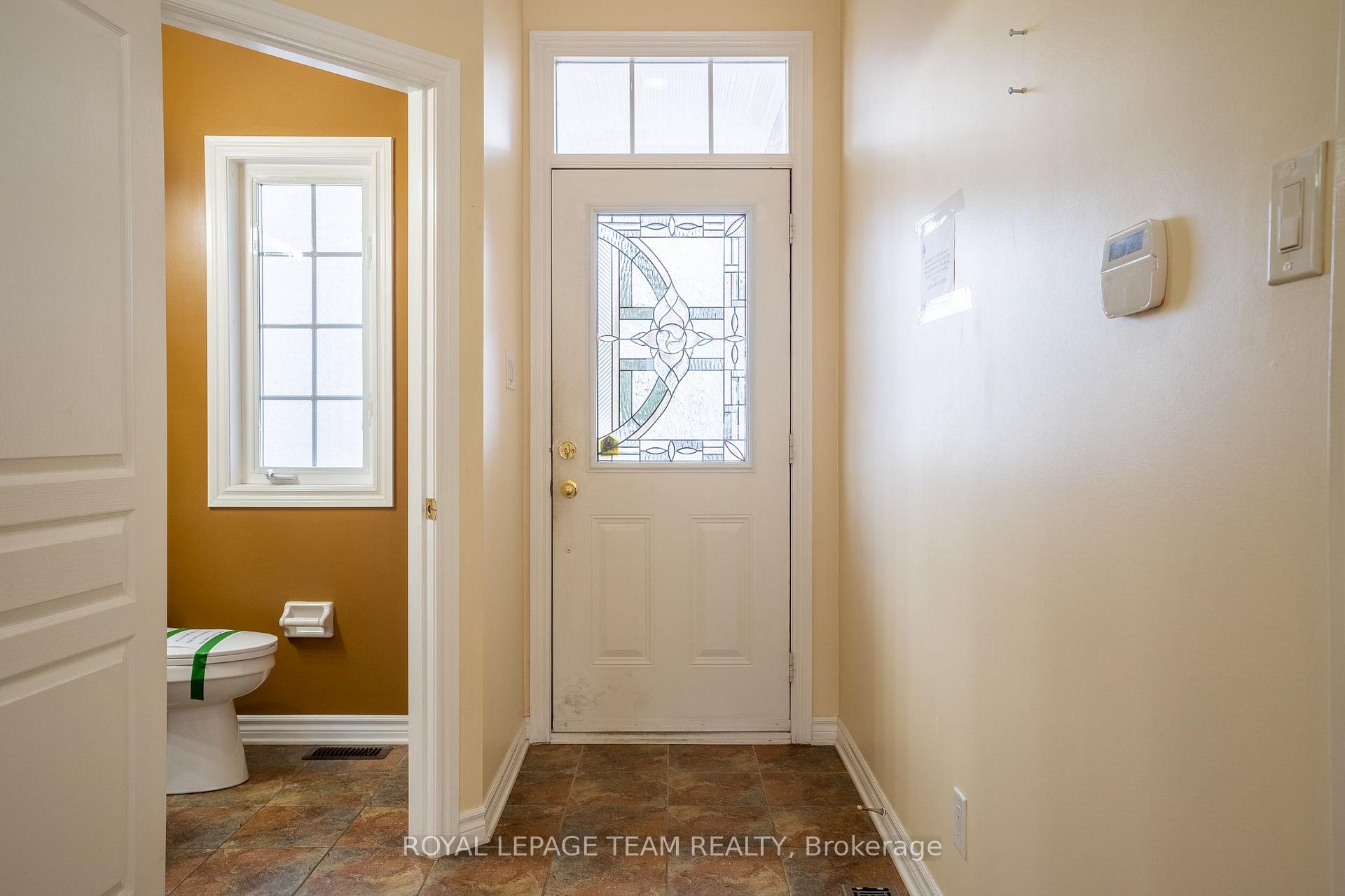 Photo 3 of 105 Bridgestone Drive, Ottawa, Kanata - Emerald Meadows/Trailwest — HOMEH