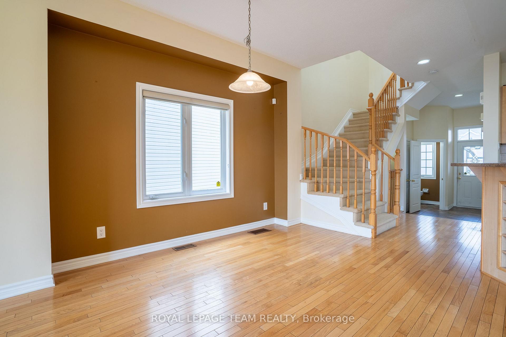 Photo 9 of 105 Bridgestone Drive, Ottawa, Kanata - Emerald Meadows/Trailwest — HOMEH