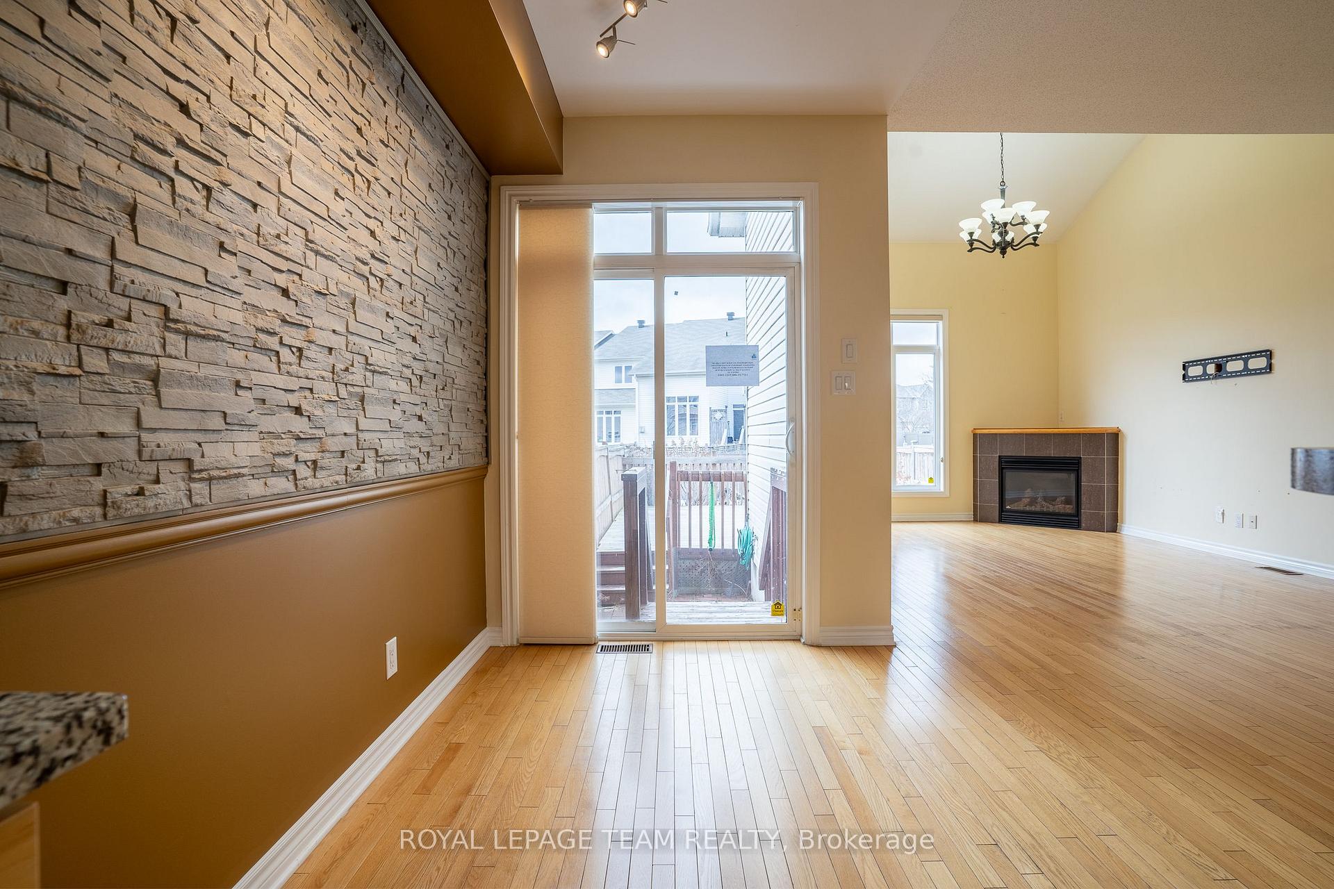 Photo 10 of 105 Bridgestone Drive, Ottawa, Kanata - Emerald Meadows/Trailwest — HOMEH