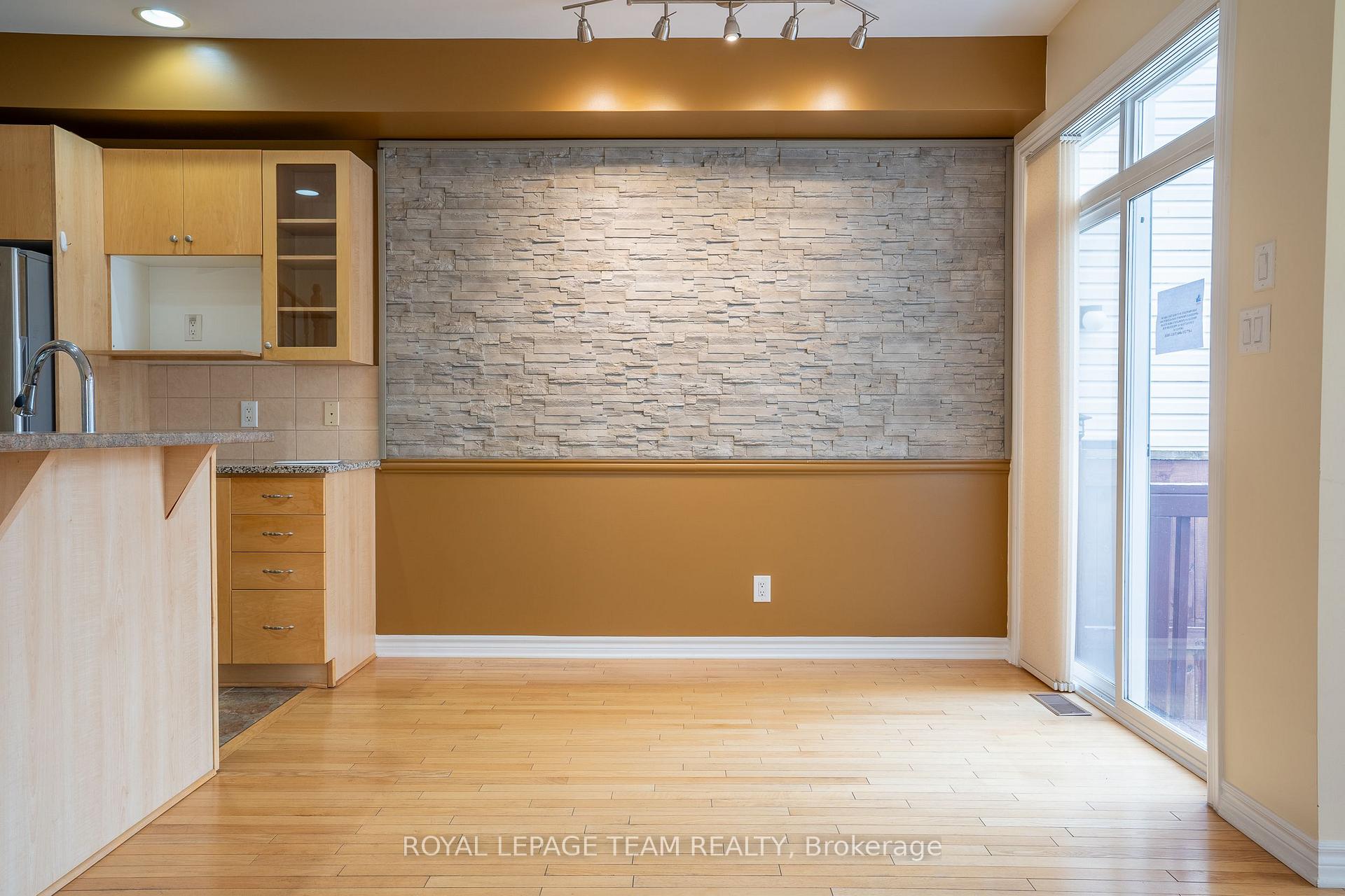 Photo 11 of 105 Bridgestone Drive, Ottawa, Kanata - Emerald Meadows/Trailwest — HOMEH