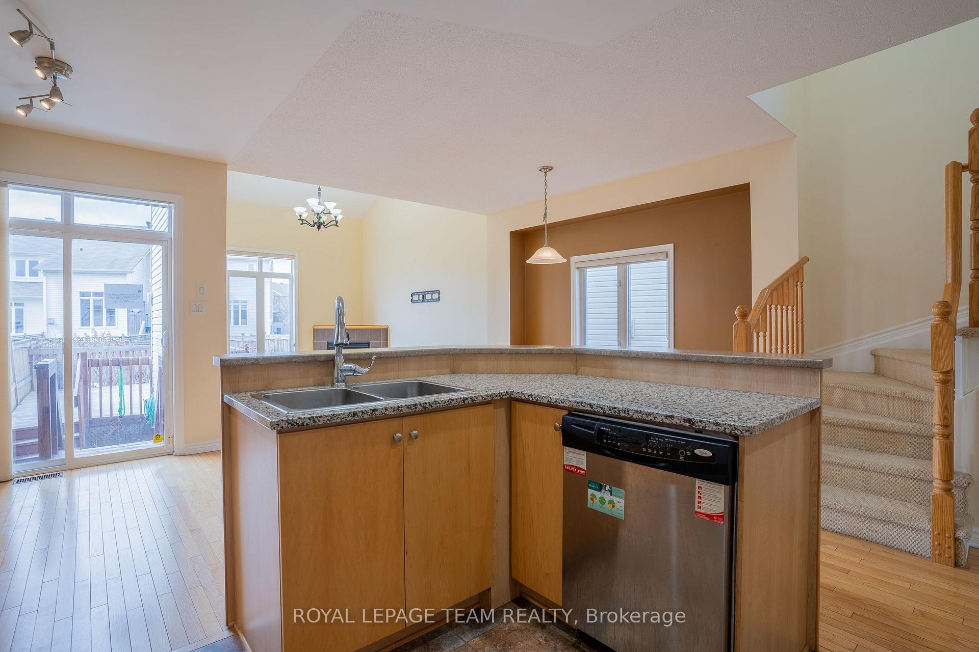 Photo 13 of 105 Bridgestone Drive, Ottawa, Kanata - Emerald Meadows/Trailwest — HOMEH