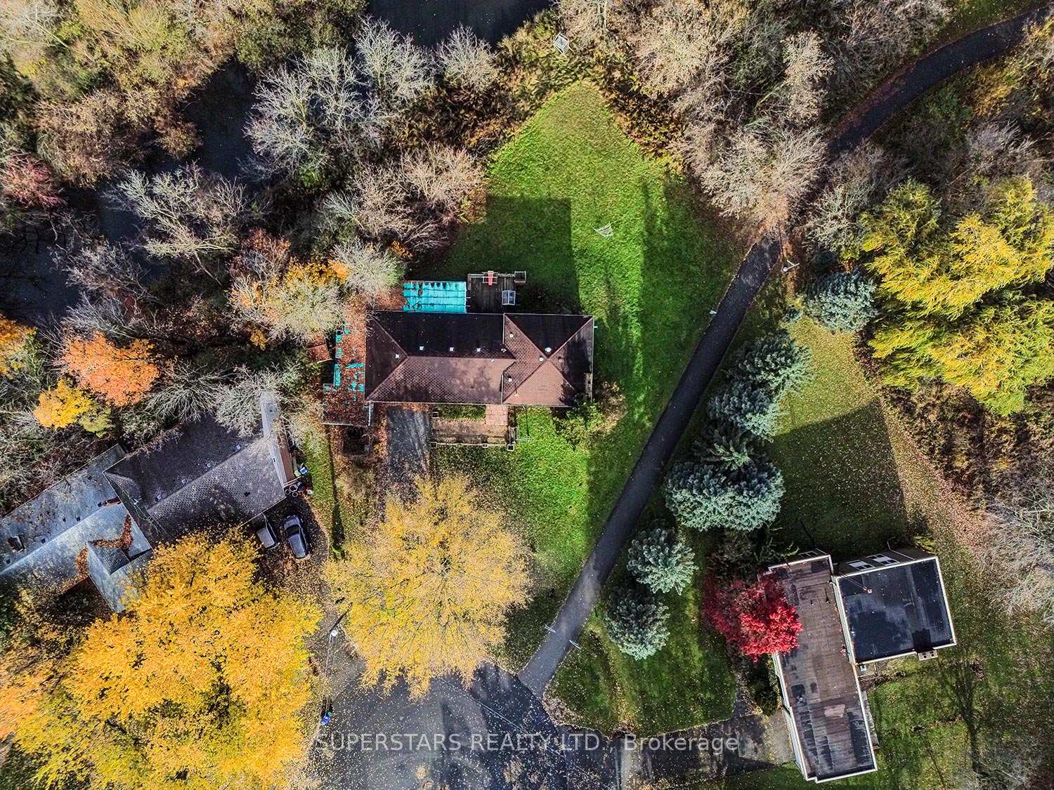 Photo 2 of 12 Campbell Court, Markham, Village Green-South Unionville — HOMEH