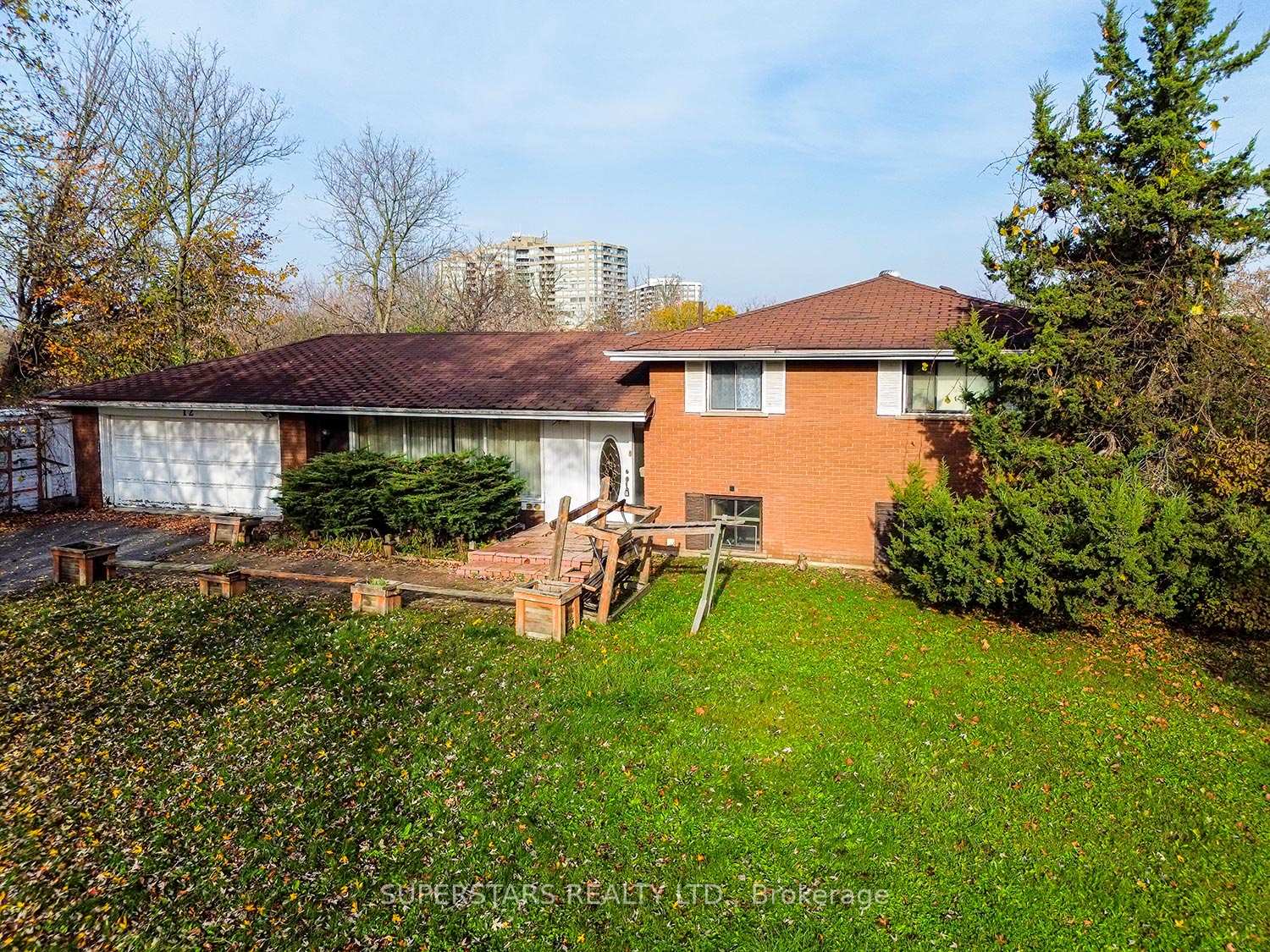 Photo 4 of 12 Campbell Court, Markham, Village Green-South Unionville — HOMEH
