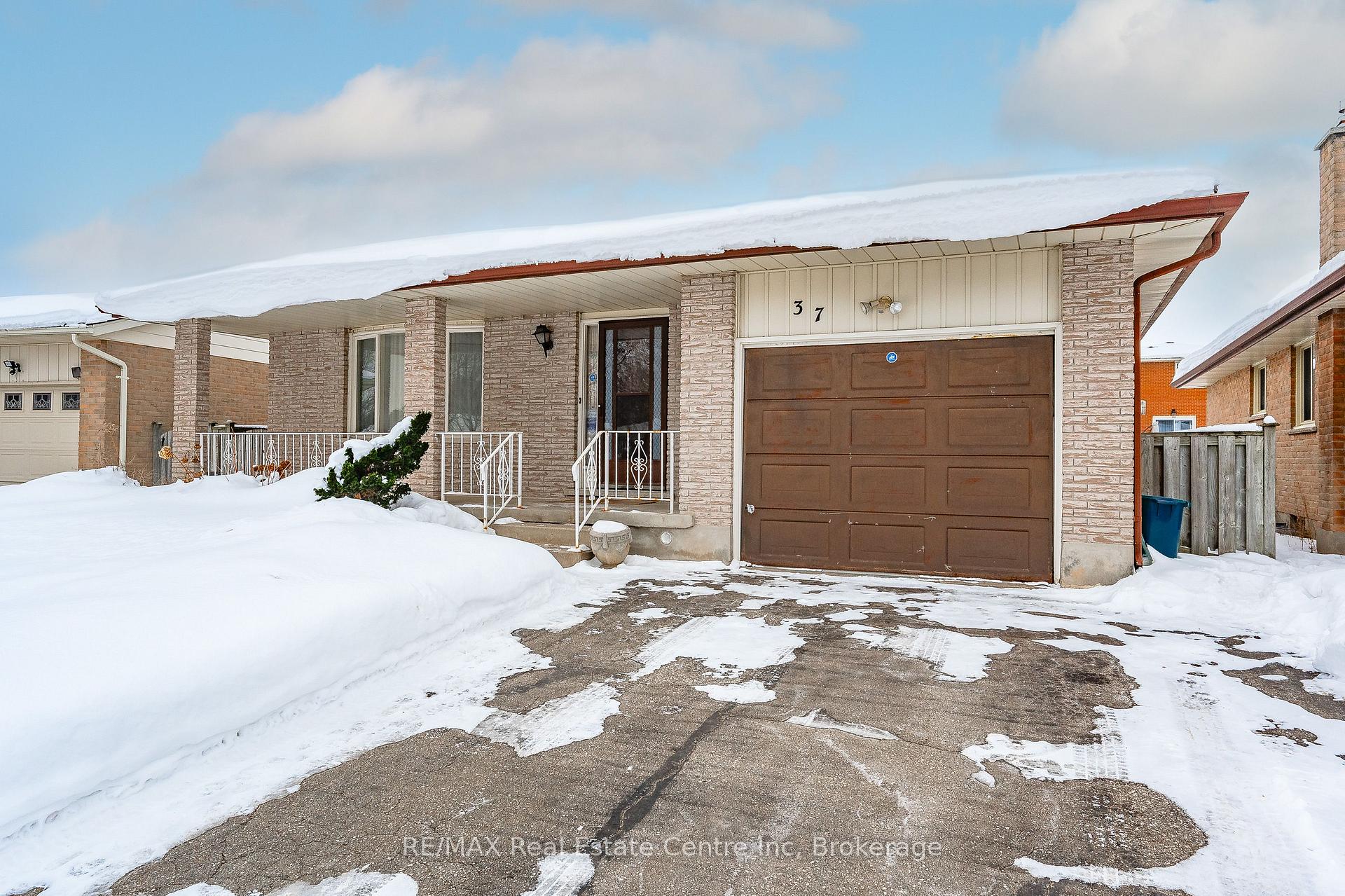 Photo 2 of 37 Tuerr Drive, Kitchener — HOMEH