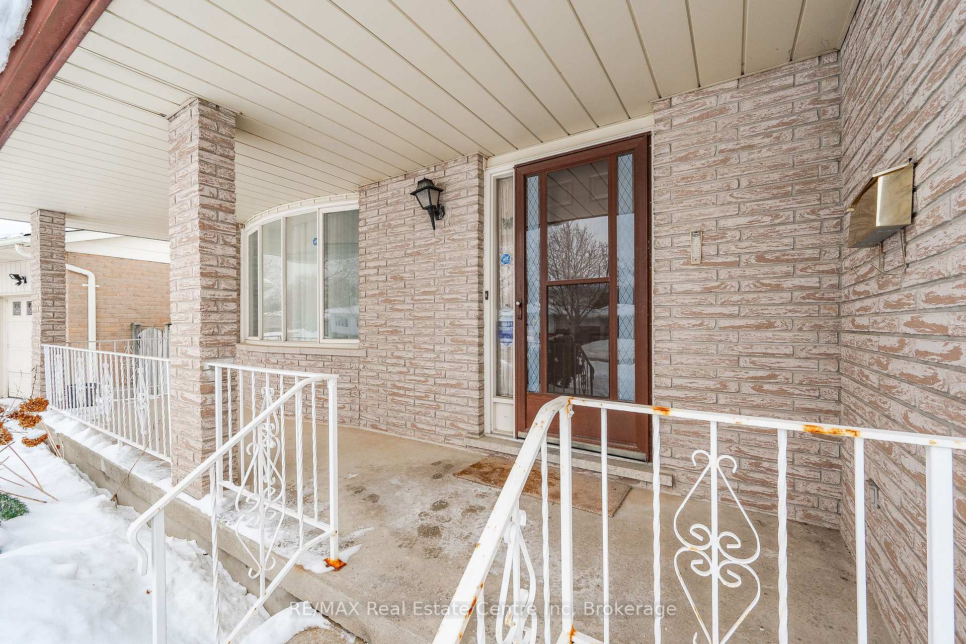 Photo 3 of 37 Tuerr Drive, Kitchener — HOMEH