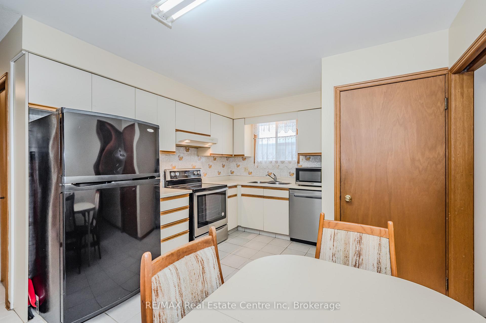 Photo 11 of 37 Tuerr Drive, Kitchener — HOMEH